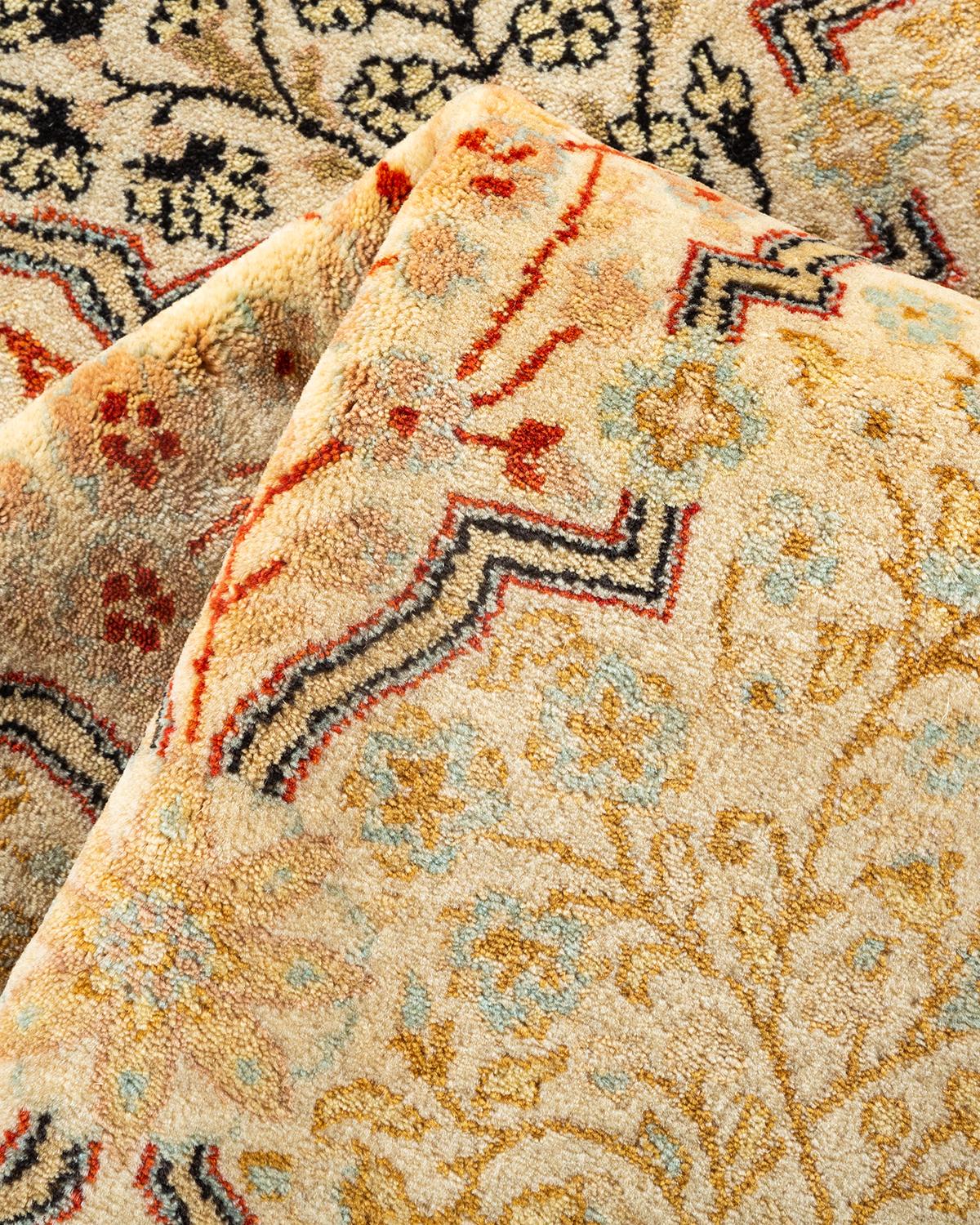 Handgeknüpfter orientalischer Mogul elfenbeinfarbener Teppich in Elfenbein, Unikat im Angebot 1
