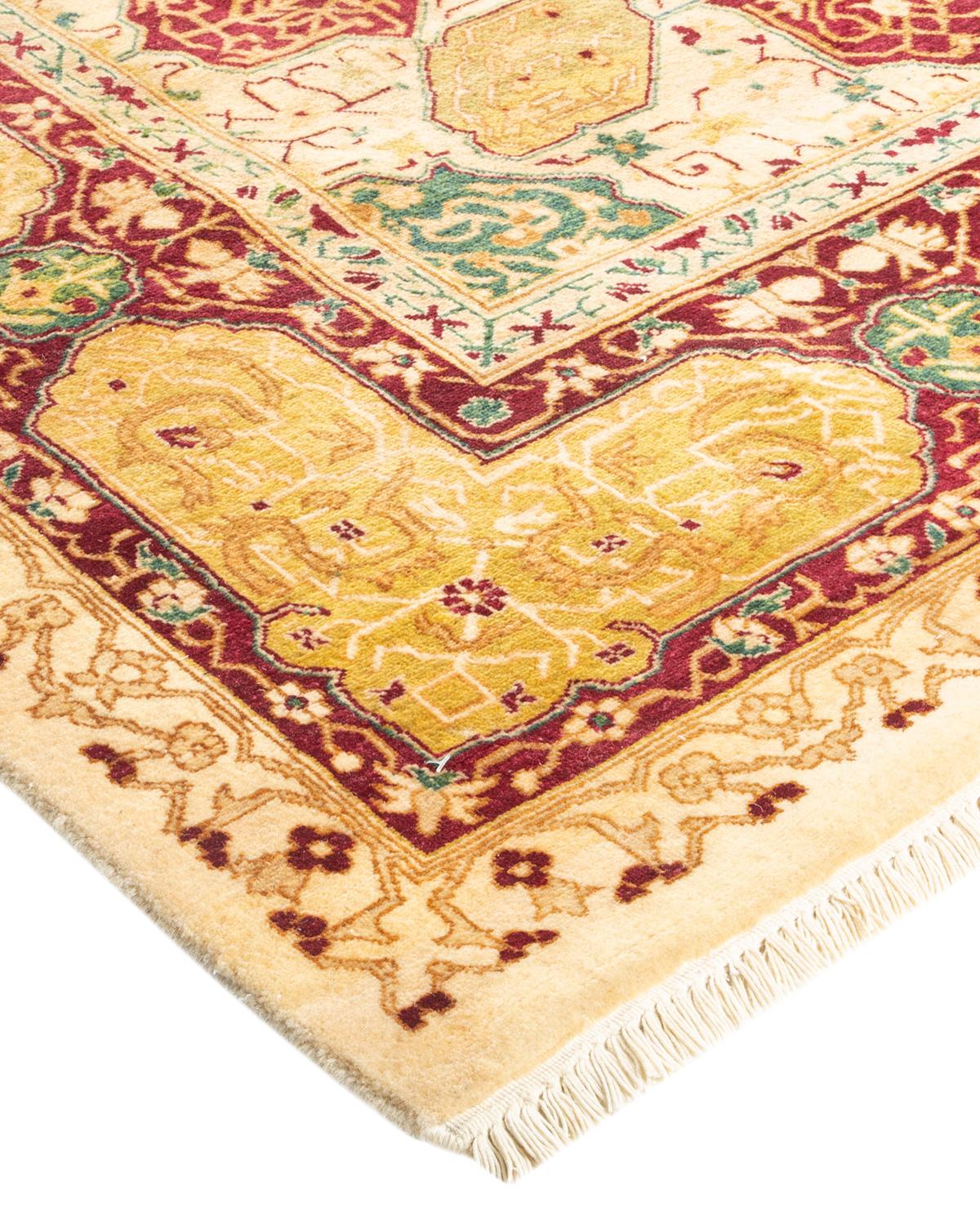 Die Teppiche der Mogul-Kollektion bringen mit ihren zurückhaltenden Farben und Allover-Mustern zeitlose Eleganz in jeden Raum. Beeinflusst von einem Spektrum türkischer, indischer und persischer Designs, lassen die Kunsthandwerker, die diese
