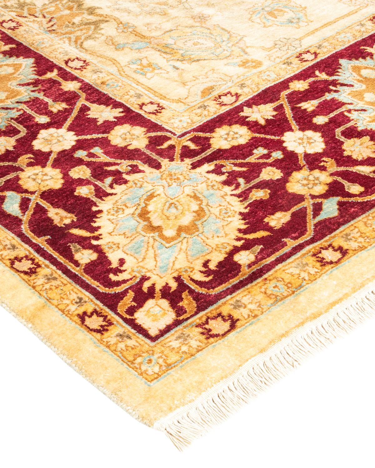 Die Teppiche der Mogul-Kollektion bringen mit ihren zurückhaltenden Farben und Allover-Mustern zeitlose Eleganz in jeden Raum. Beeinflusst von einem Spektrum türkischer, indischer und persischer Designs, lassen die Kunsthandwerker, die diese