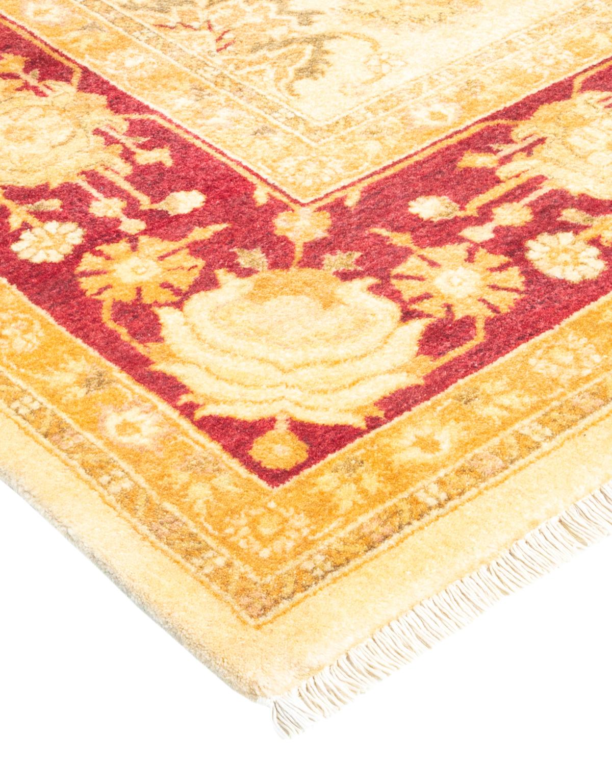 Avec leurs palettes discrètes et leurs motifs à l'envers, les tapis de la collection Mogul apporteront une sophistication intemporelle à n'importe quelle pièce. Influencés par un éventail de motifs turcs, indiens et persans, les artisans qui tissent