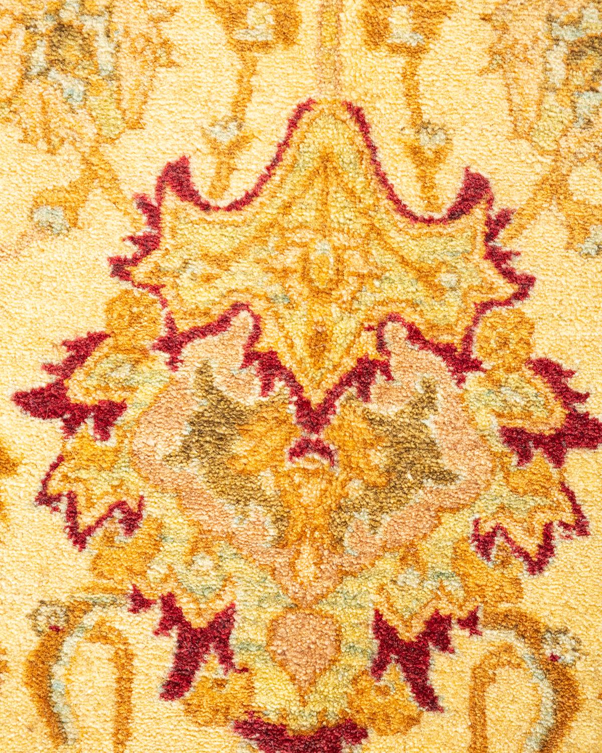 Pakistanais Tapis Oriental Mogul ivoire noué à la main, unique en son genre en vente
