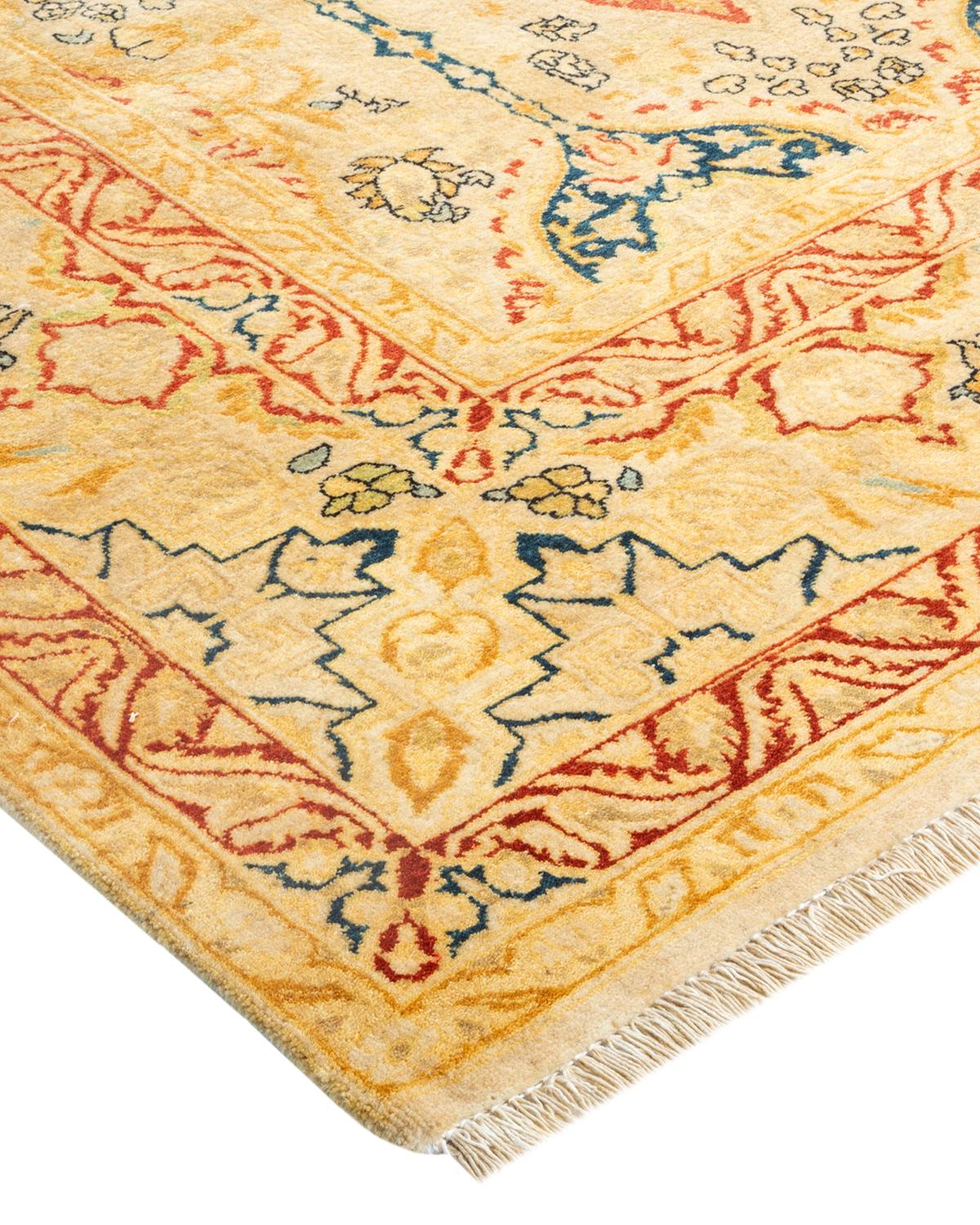 Die Teppiche der Mogul-Kollektion bringen mit ihren zurückhaltenden Farben und Allover-Mustern zeitlose Eleganz in jeden Raum. Beeinflusst von einem Spektrum türkischer, indischer und persischer Designs, lassen die Kunsthandwerker, die diese