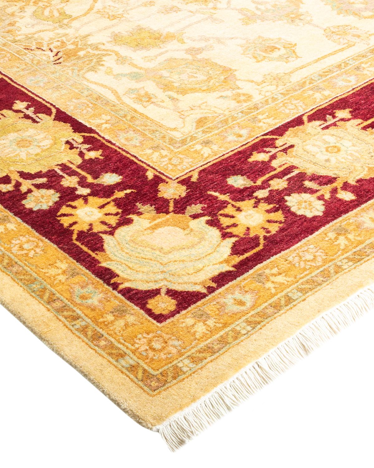 Die Teppiche der Mogul-Kollektion bringen mit ihren zurückhaltenden Farben und Allover-Mustern zeitlose Eleganz in jeden Raum. Beeinflusst von einem Spektrum türkischer, indischer und persischer Designs, lassen die Kunsthandwerker, die diese