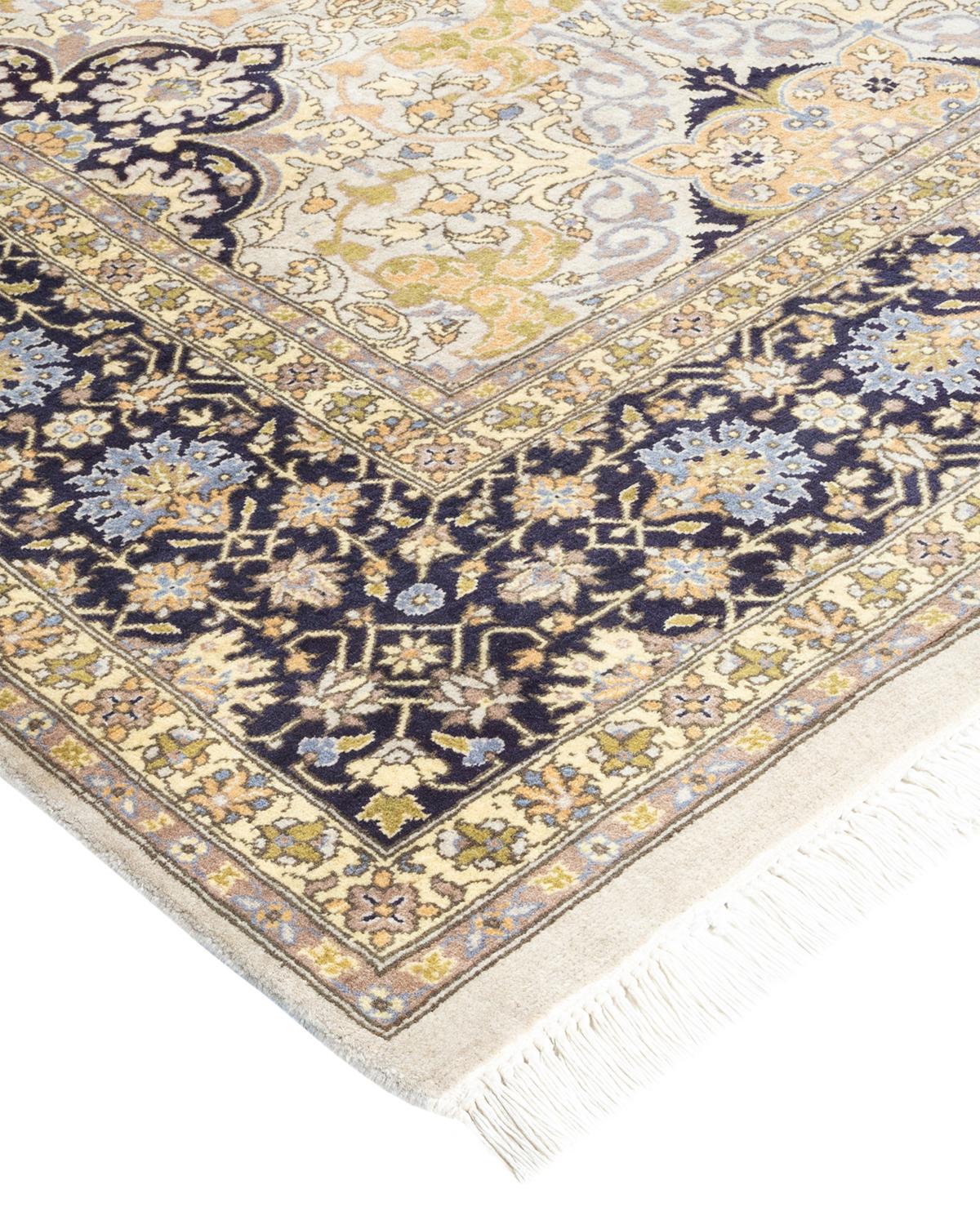 Die Teppiche der Mogul-Kollektion bringen mit ihren zurückhaltenden Farben und Allover-Mustern zeitlose Eleganz in jeden Raum. Beeinflusst von einem Spektrum türkischer, indischer und persischer Designs, lassen die Kunsthandwerker, die diese