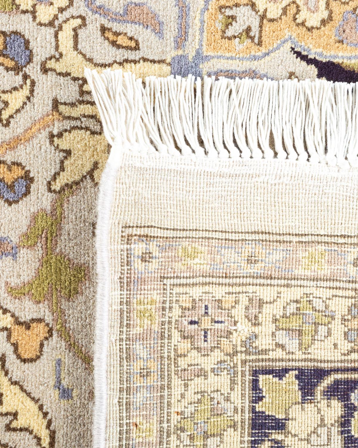 Handgeknüpfter orientalischer Mogul elfenbeinfarbener Teppich in Elfenbein, Unikat (21. Jahrhundert und zeitgenössisch) im Angebot