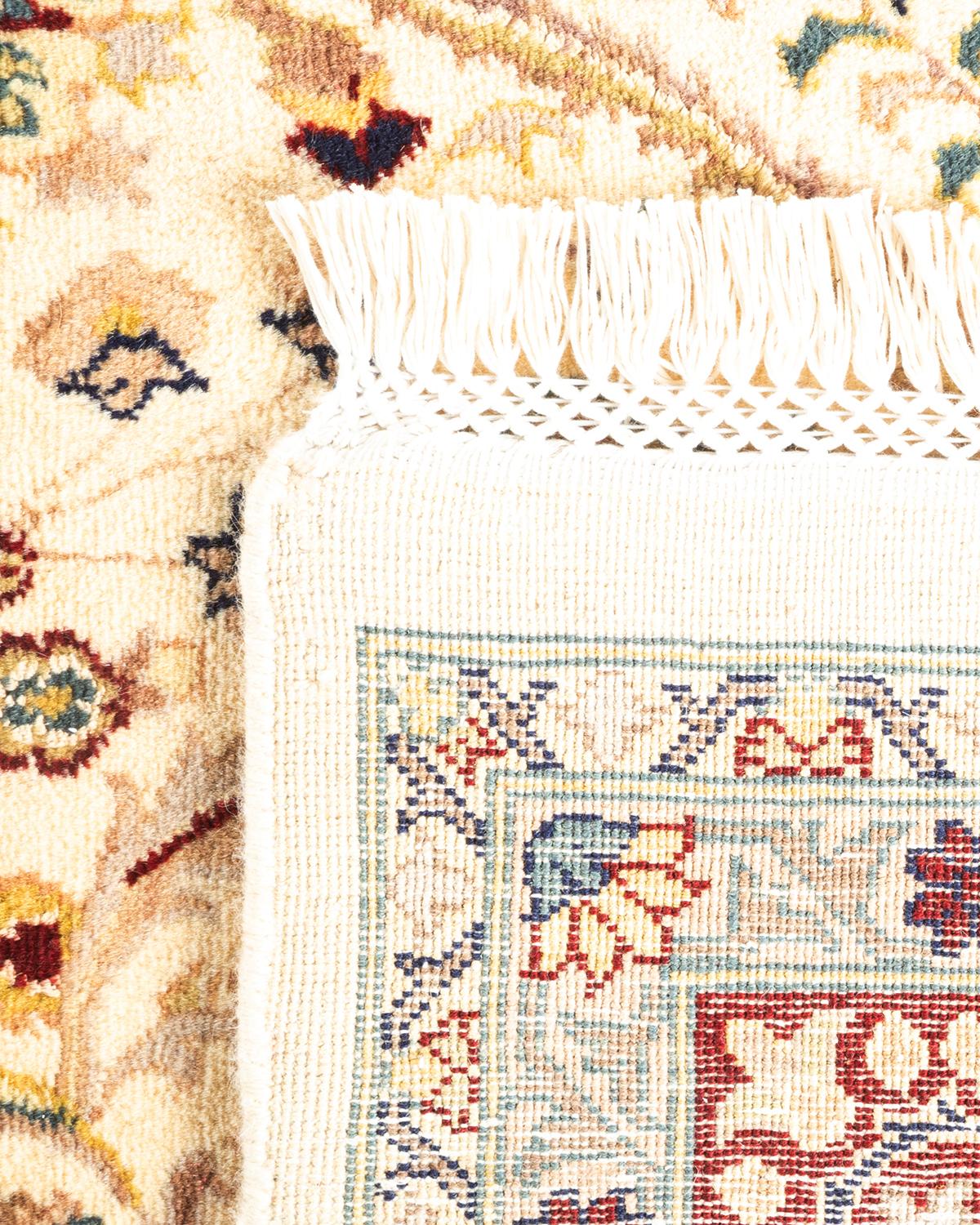 Handgeknüpfter orientalischer Mogul elfenbeinfarbener Teppich in Elfenbein, Unikat (21. Jahrhundert und zeitgenössisch) im Angebot