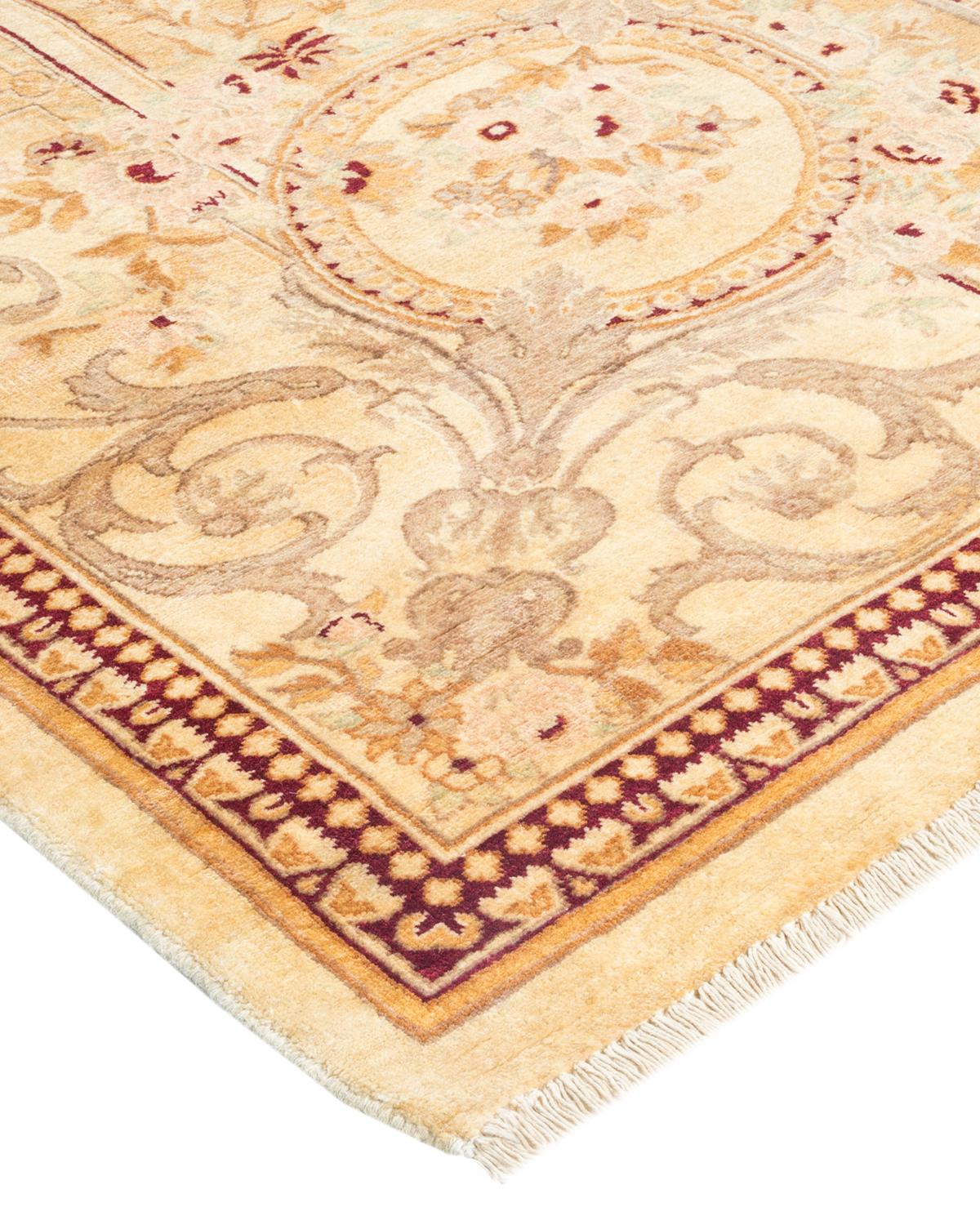 Avec leurs palettes discrètes et leurs motifs à l'envers, les tapis de la collection Mogul apporteront une sophistication intemporelle à n'importe quelle pièce. Influencés par un éventail de motifs turcs, indiens et persans, les artisans qui tissent