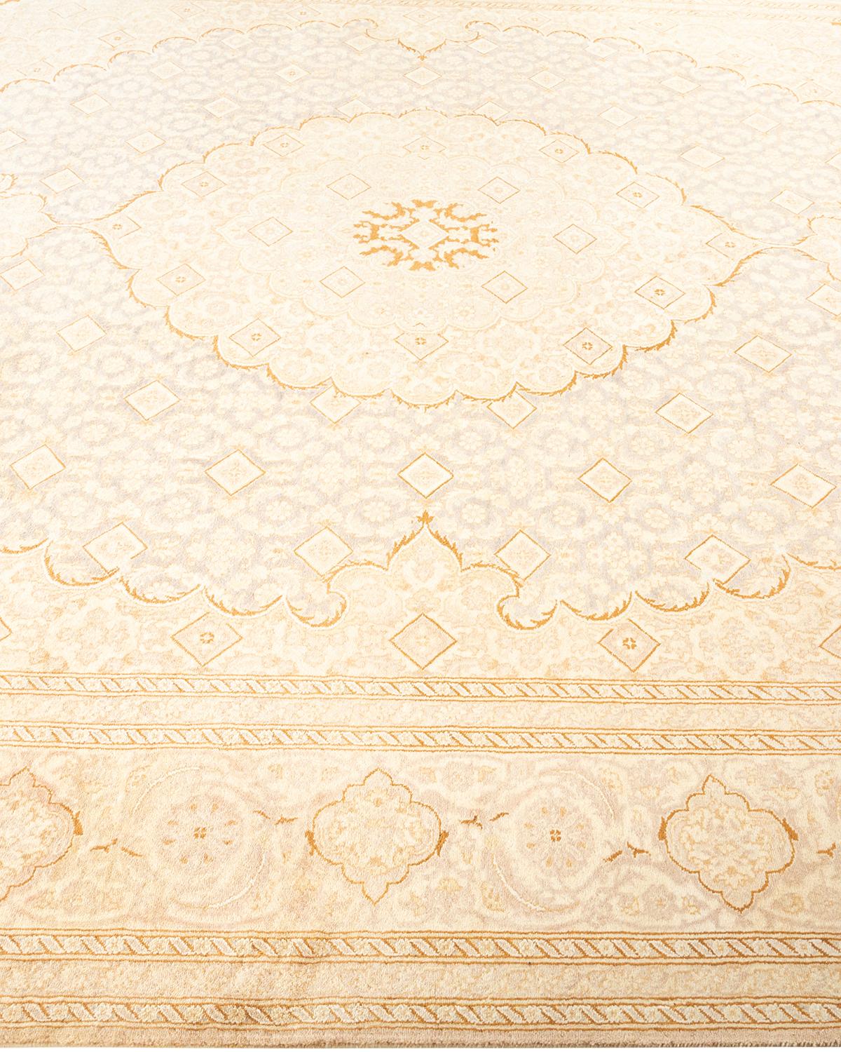 Tappeto orientale Mogul Ivory, unico nel suo genere e annodato a mano In condizioni Nuovo in vendita a Norwalk, CT