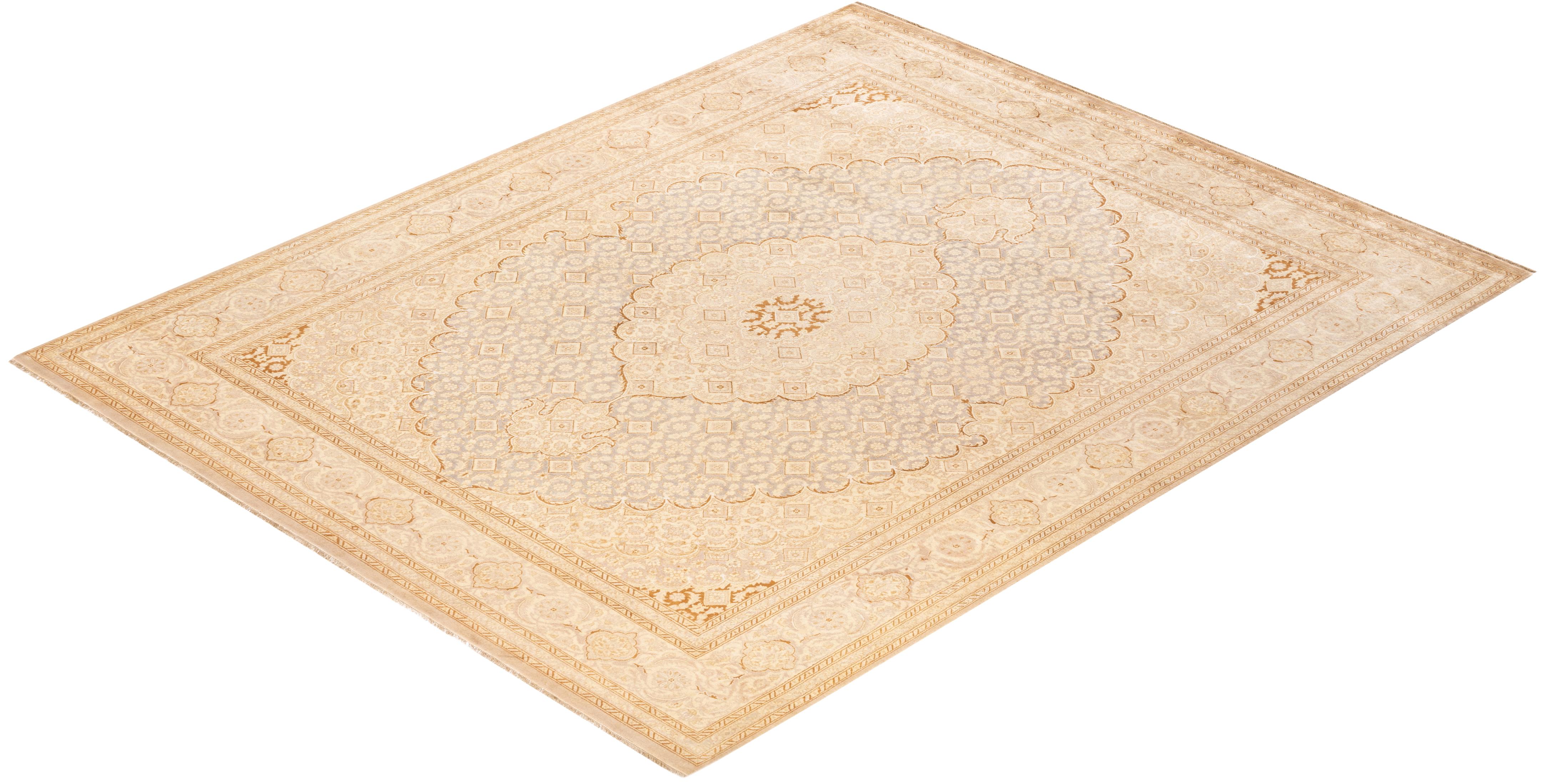 Tappeto orientale Mogul Ivory, unico nel suo genere e annodato a mano in vendita 2