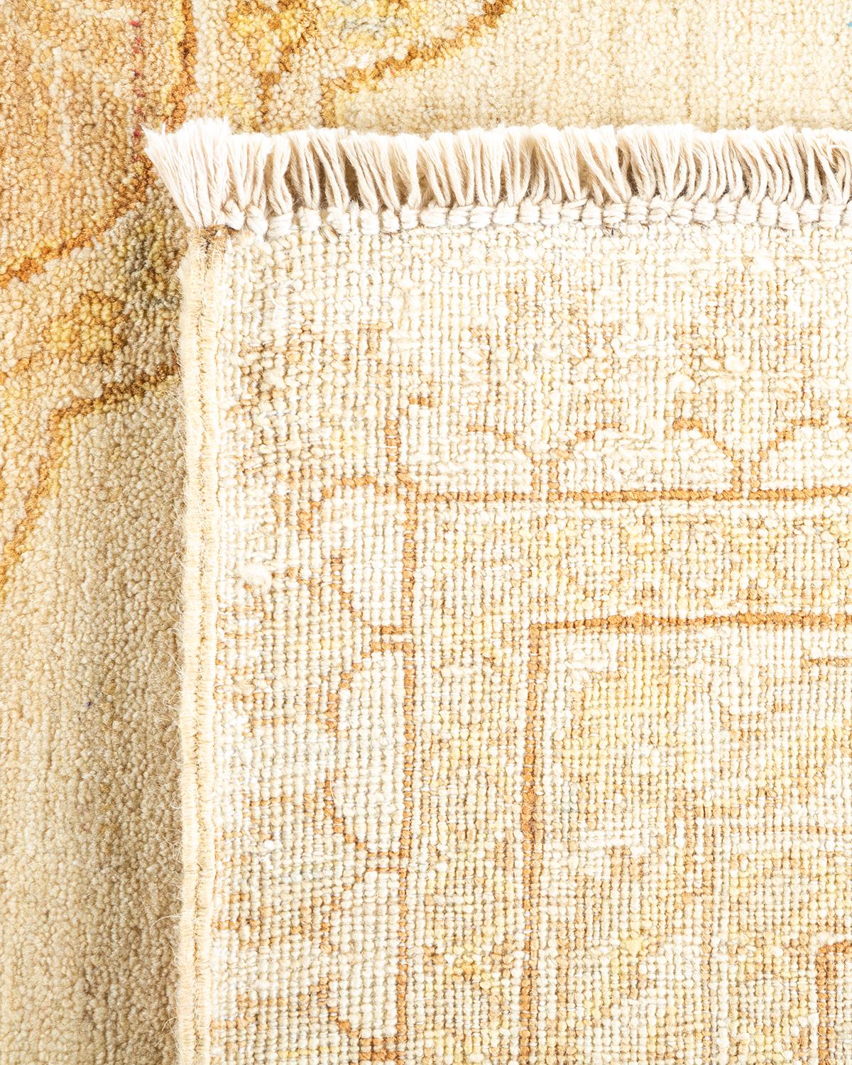 XXI secolo e contemporaneo Tappeto orientale Mogul Ivory, unico nel suo genere e annodato a mano in vendita