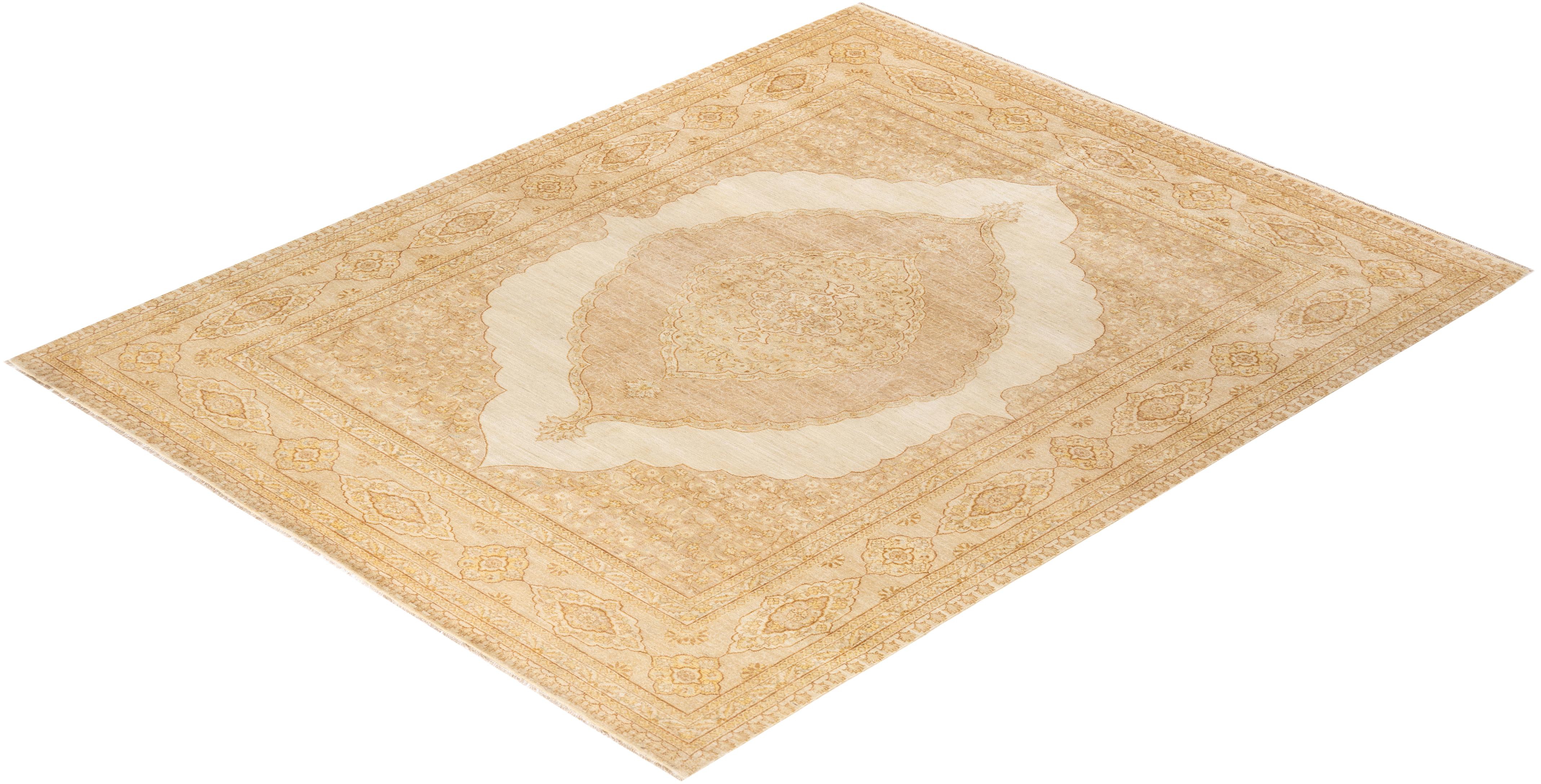 Tappeto orientale Mogul Ivory, unico nel suo genere e annodato a mano in vendita 2