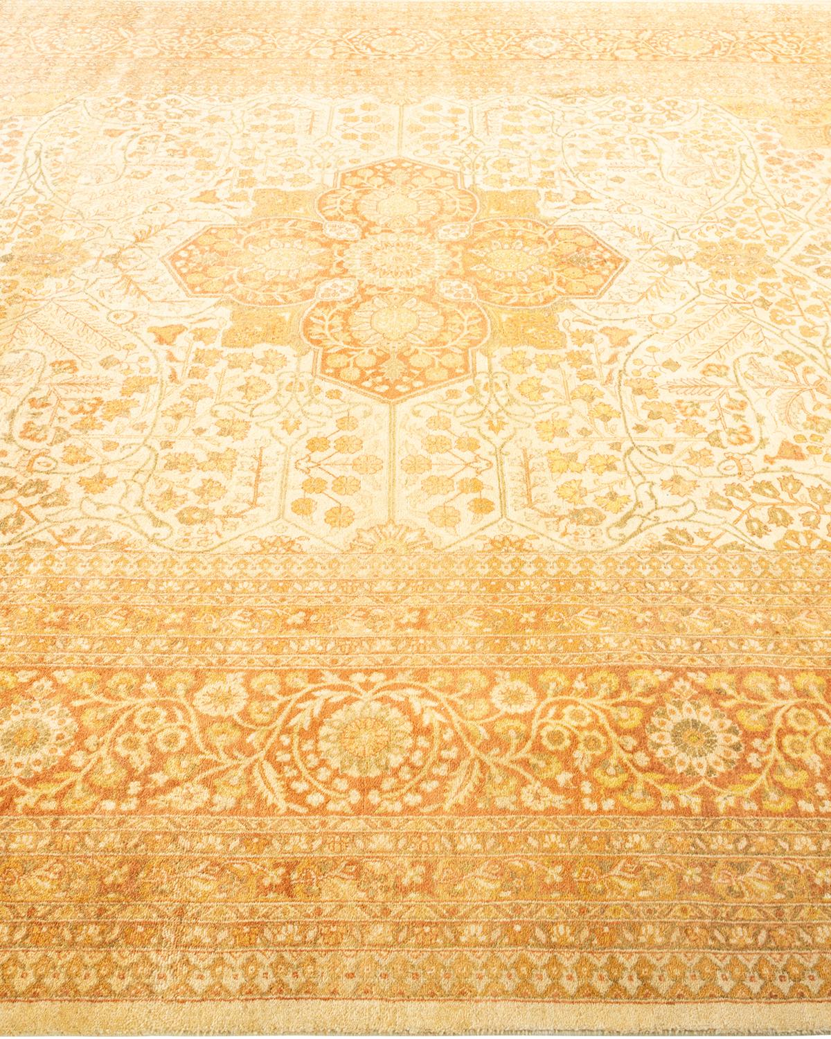Tapis Oriental Mogul ivoire noué à la main unique en son genre Abîmé - En vente à Norwalk, CT