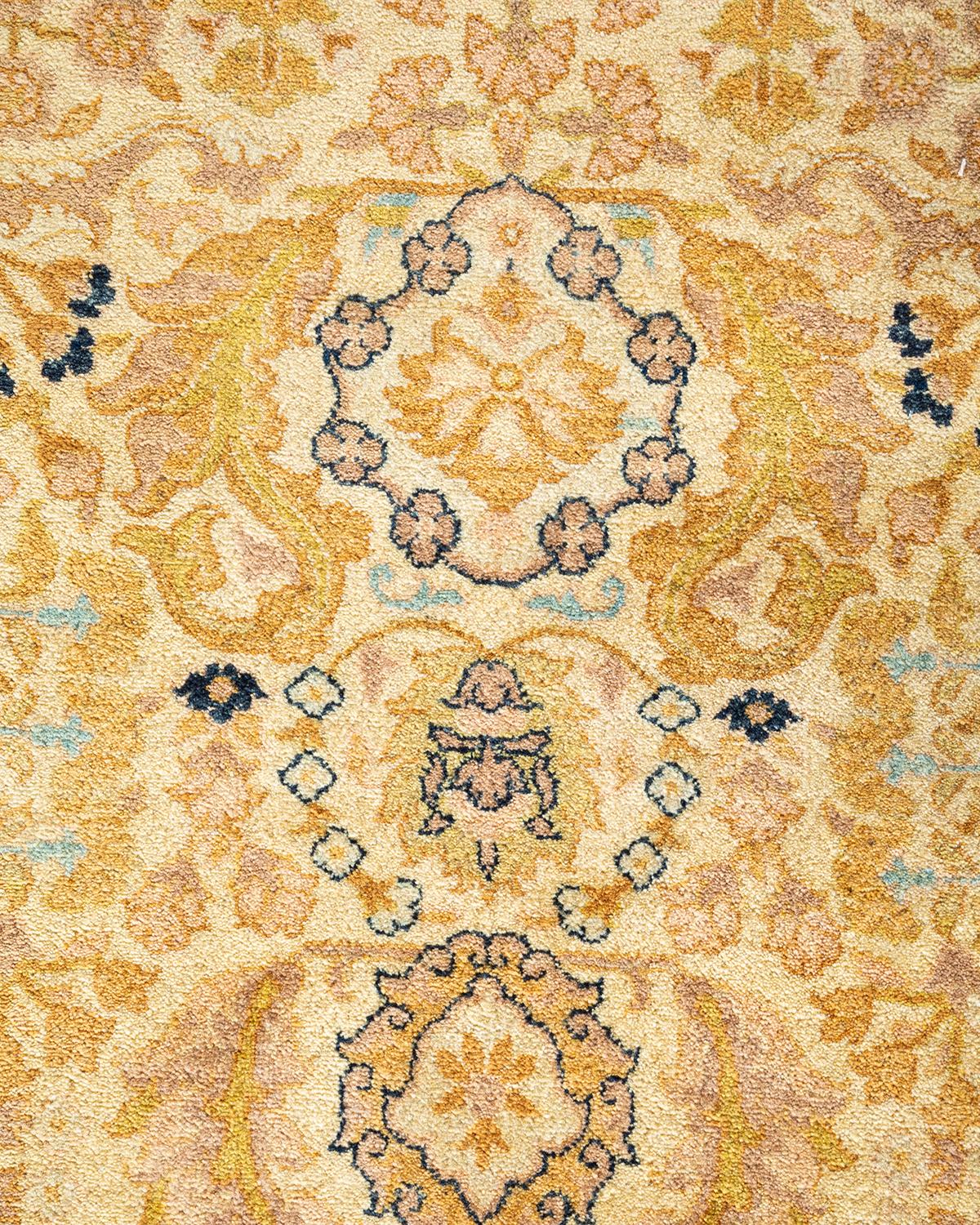 Pakistano Tappeto orientale Mogul Ivory, unico nel suo genere e annodato a mano in vendita