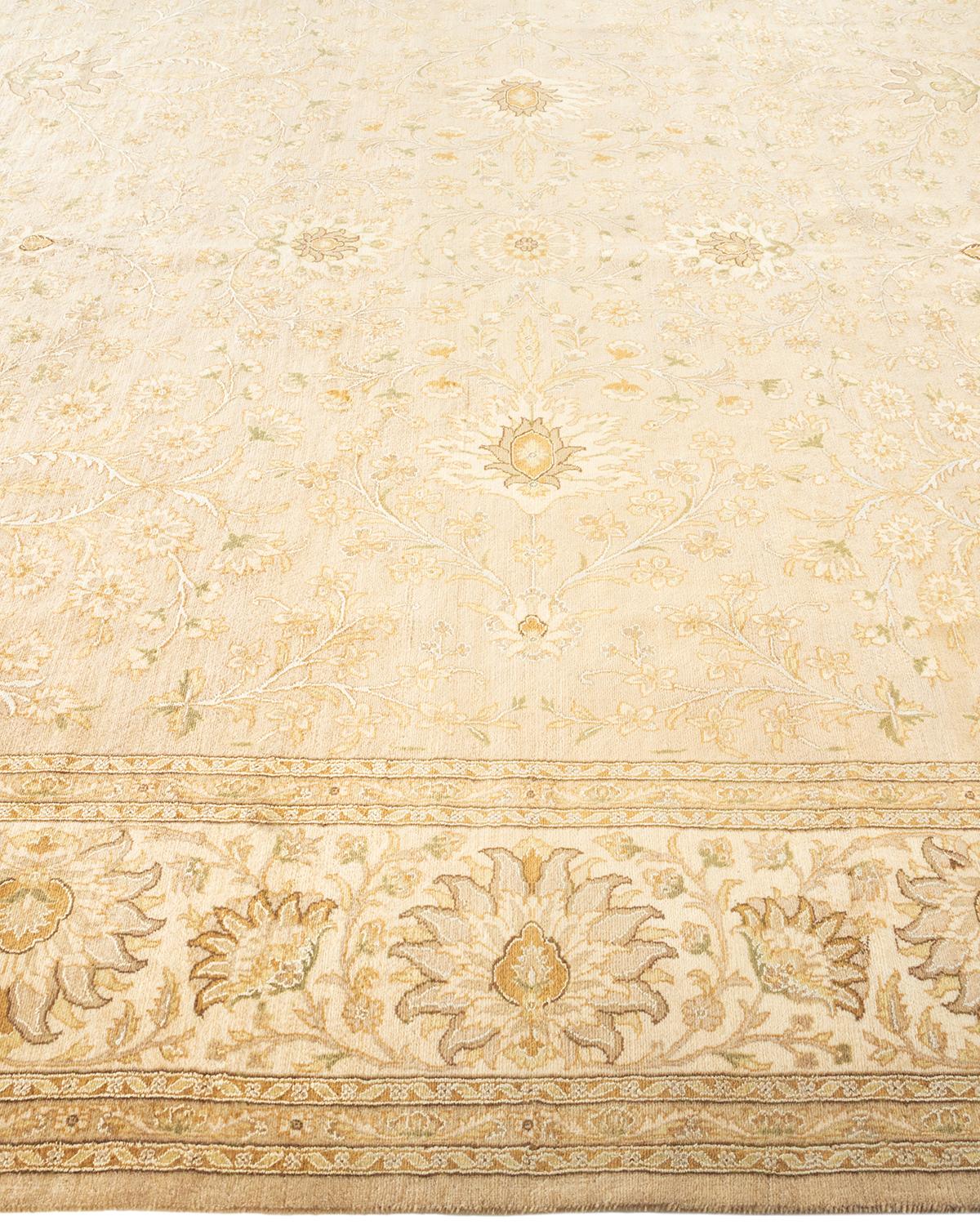 Tappeto orientale Mogul Ivory, unico nel suo genere e annodato a mano In condizioni Nuovo in vendita a Norwalk, CT
