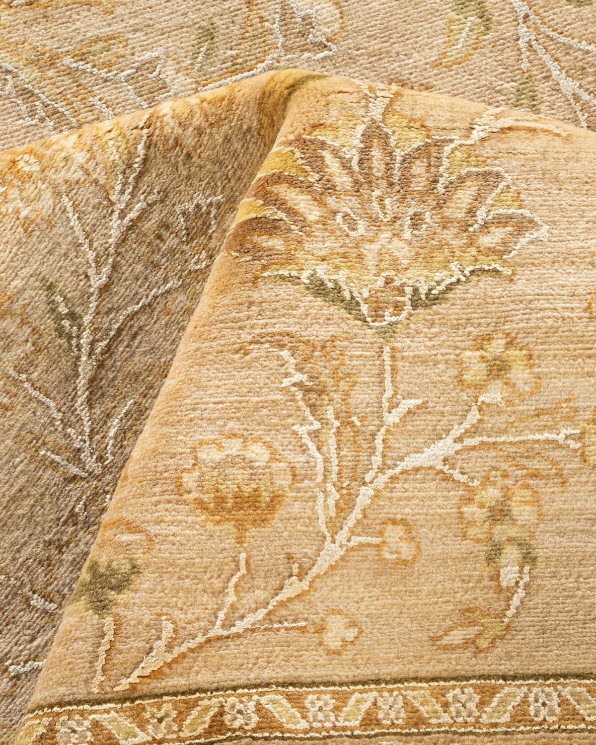 Tappeto orientale Mogul Ivory, unico nel suo genere e annodato a mano in vendita 1