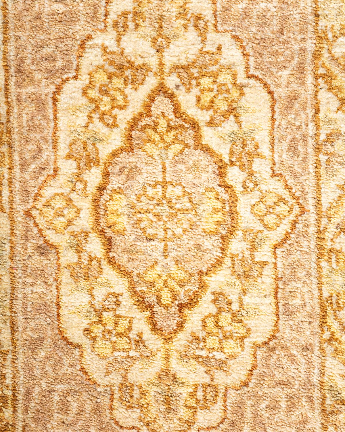 Handgeknüpfter orientalischer Mogul elfenbeinfarbener Teppich in Elfenbein, Unikat (Pakistanisch) im Angebot