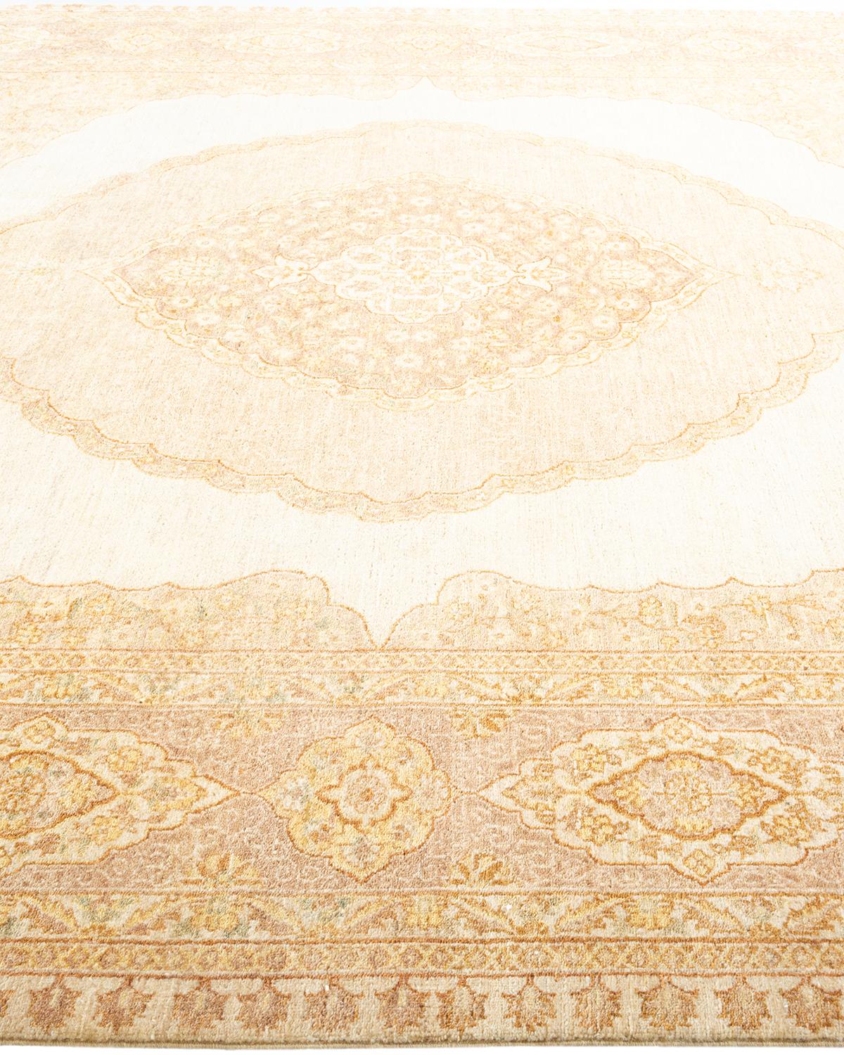 Handgeknüpfter orientalischer Mogul elfenbeinfarbener Teppich in Elfenbein, Unikat im Zustand „Neu“ im Angebot in Norwalk, CT