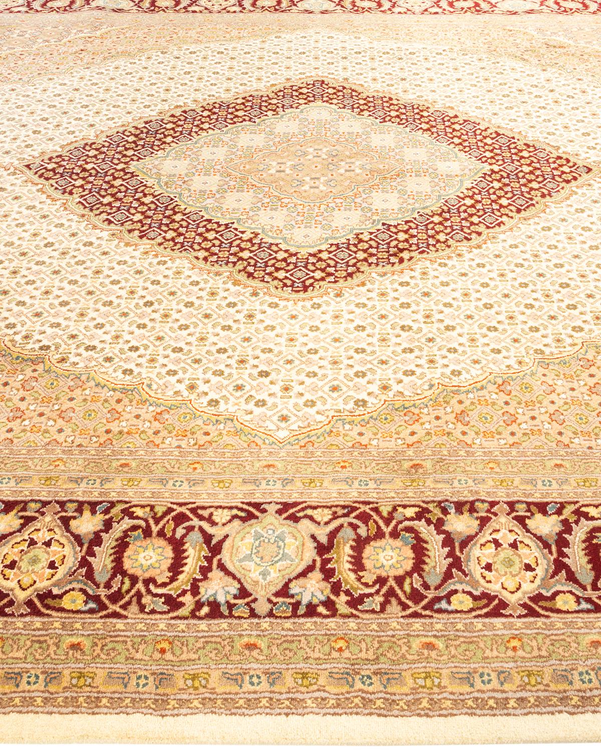 Tappeto orientale Mogul Ivory, unico nel suo genere e annodato a mano In condizioni Nuovo in vendita a Norwalk, CT
