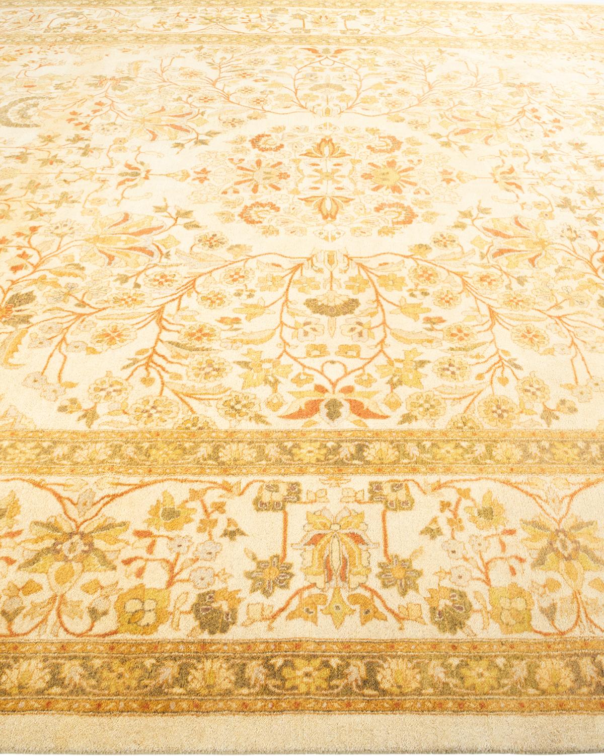 Tappeto orientale Mogul Ivory, unico nel suo genere e annodato a mano In condizioni Nuovo in vendita a Norwalk, CT