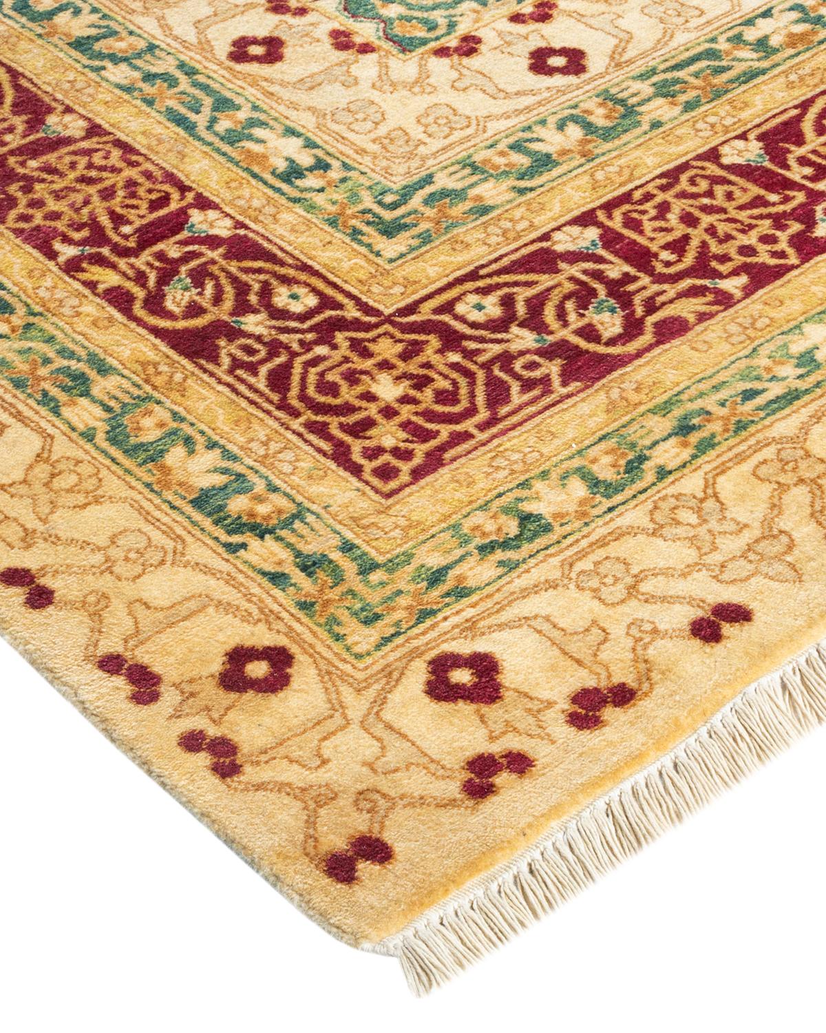 Die Teppiche der Mogul-Kollektion bringen mit ihren dezenten Farben und Allover-Mustern zeitlose Eleganz in jeden Raum. Beeinflusst von einem Spektrum türkischer, indischer und persischer Designs, lassen die Kunsthandwerker, die diese Wollteppiche