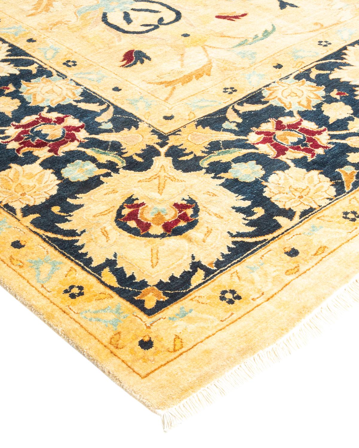 Die Teppiche der Mogul-Kollektion bringen mit ihren zurückhaltenden Farben und Allover-Mustern zeitlose Eleganz in jeden Raum. Beeinflusst von einem Spektrum türkischer, indischer und persischer Designs, lassen die Kunsthandwerker, die diese