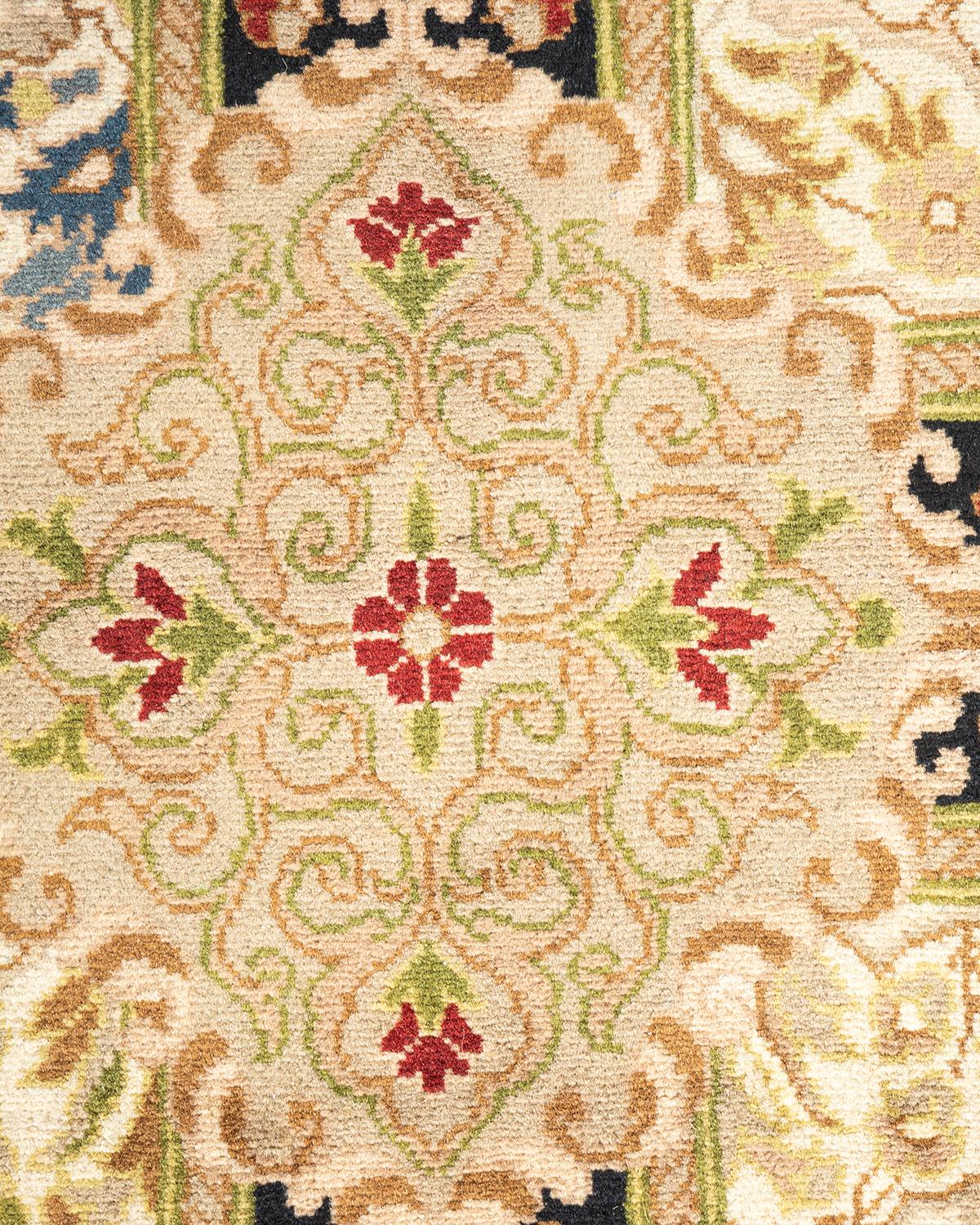 Pakistanais Tapis Oriental Mogul ivoire noué à la main unique en son genre en vente
