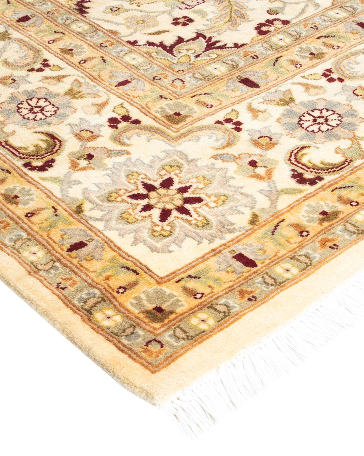 Con palette sobrie e disegni allover, i tappeti della Collezione Mogul doneranno una raffinatezza senza tempo a qualsiasi stanza. Influenzati da uno spettro di disegni turchi, indiani e persiani, gli artigiani che tessono a mano questi tappeti di