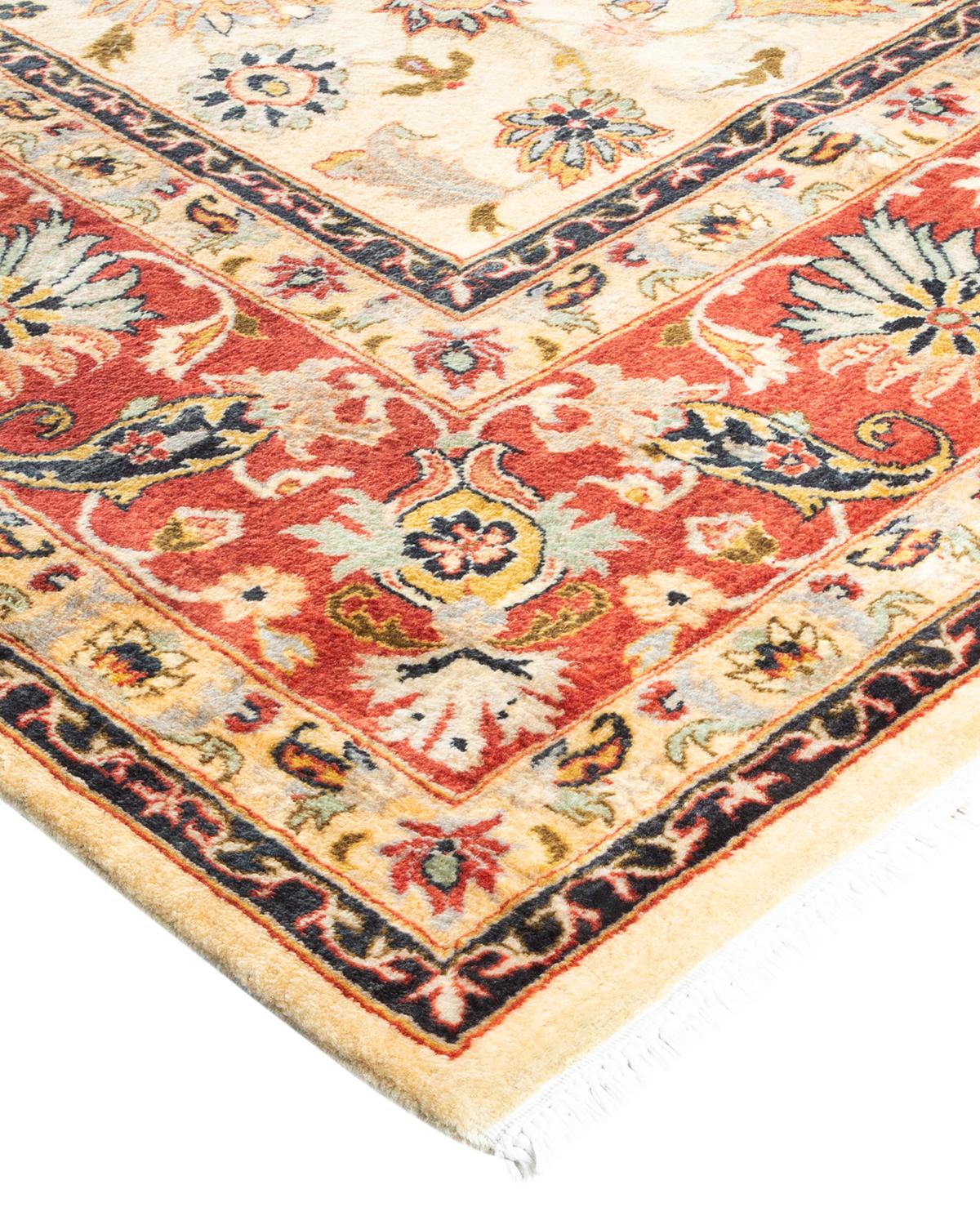 Avec leurs palettes discrètes et leurs motifs allover, les tapis de la collection Mogul apporteront une sophistication intemporelle à n'importe quelle pièce. Influencés par un éventail de motifs turcs, indiens et persans, les artisans qui tissent à