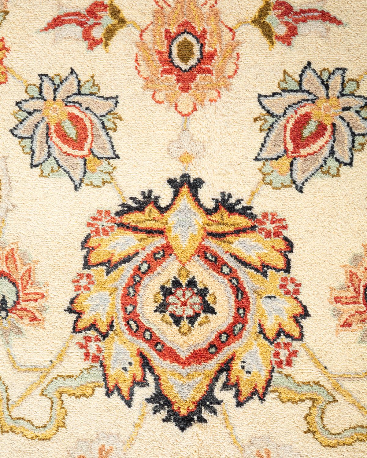 Pakistanais Tapis Oriental Mogul ivoire noué à la main, unique en son genre en vente
