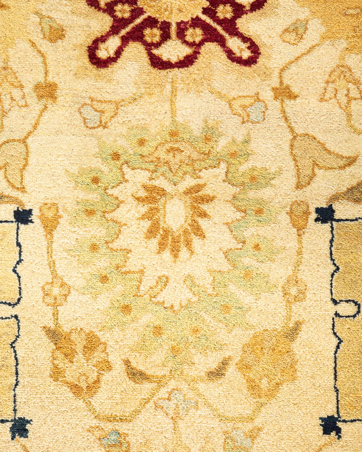 Pakistanais Tapis Oriental Mogul ivoire noué à la main unique en son genre en vente