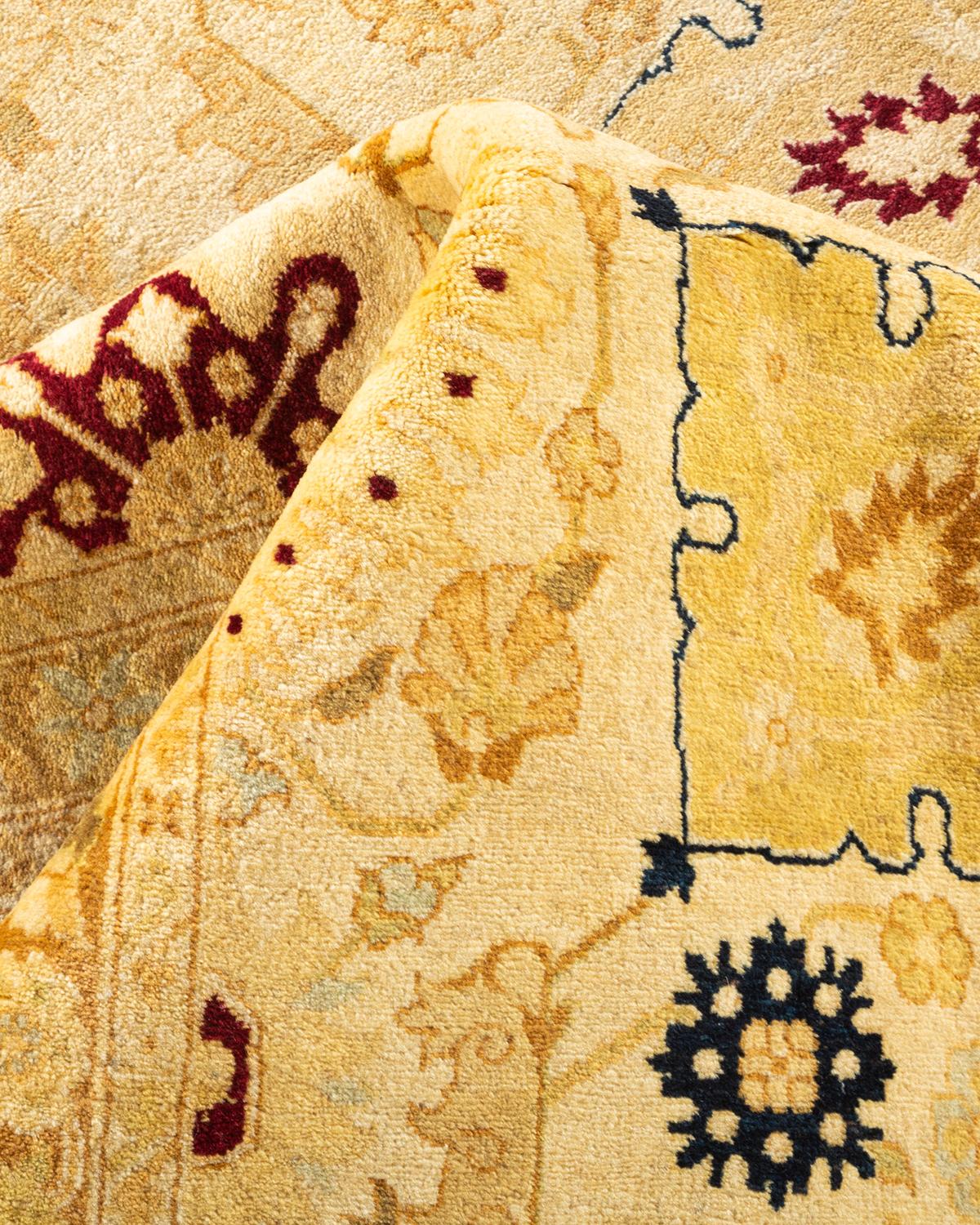 Tapis Oriental Mogul ivoire noué à la main unique en son genre en vente 1