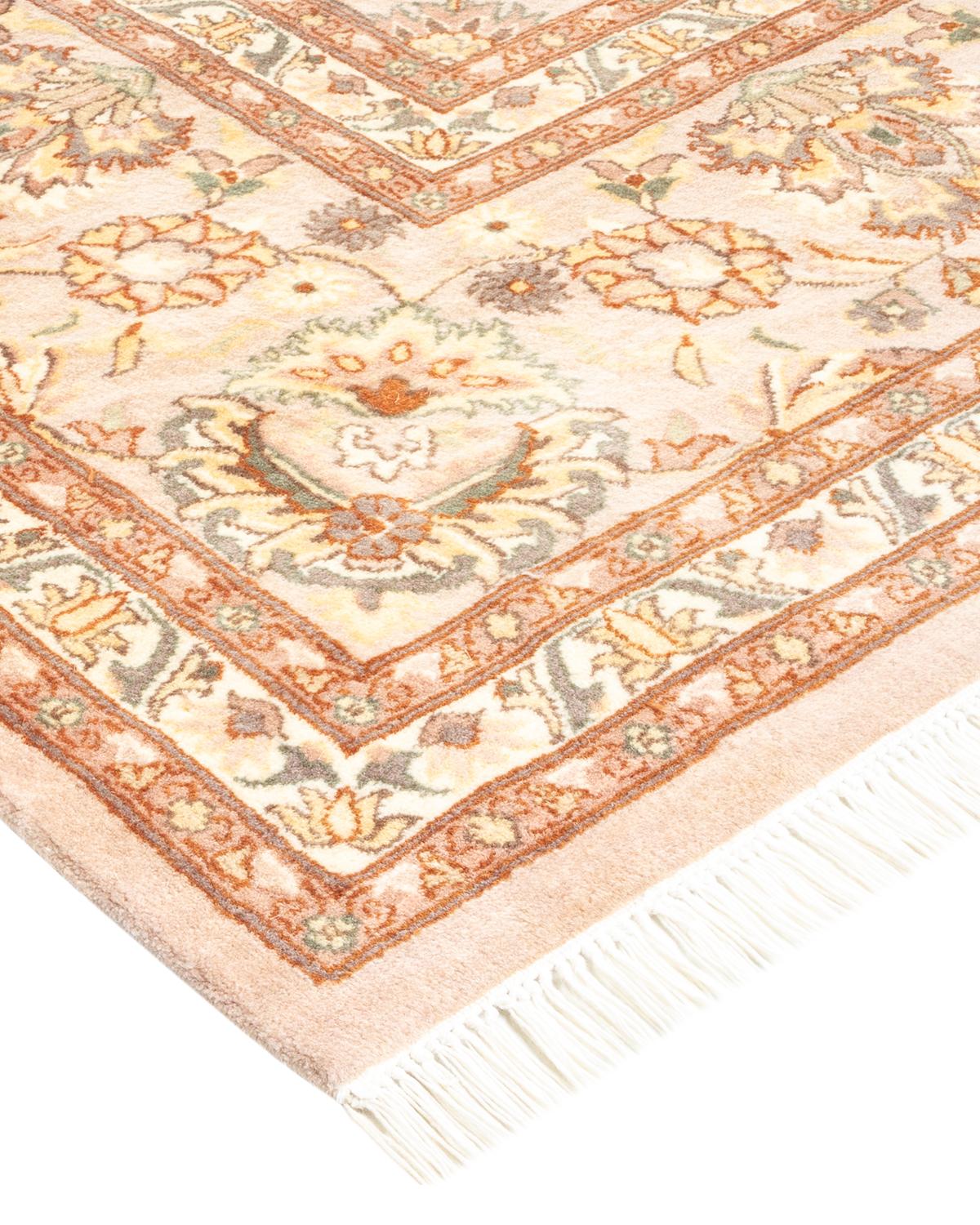 Avec leurs palettes discrètes et leurs motifs à l'envers, les tapis de la collection Mogul apporteront une sophistication intemporelle à n'importe quelle pièce. Influencés par un éventail de motifs turcs, indiens et persans, les artisans qui tissent