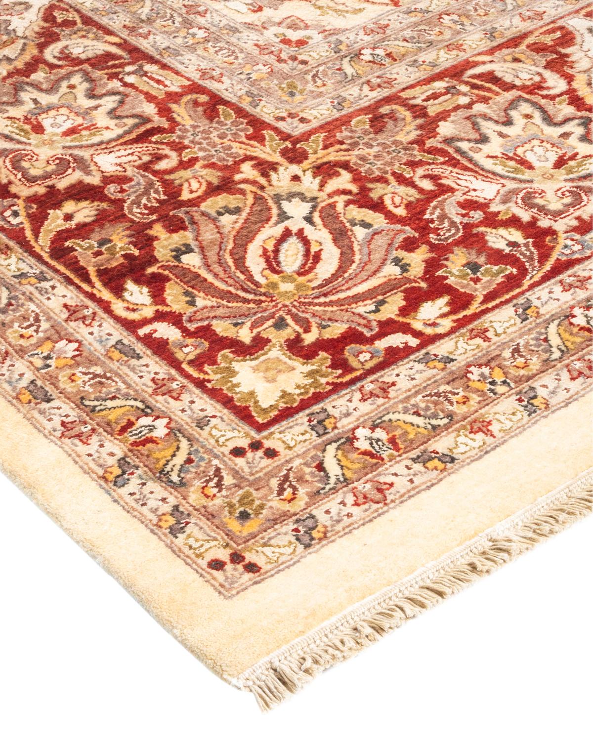 Die Teppiche der Mogul-Kollektion bringen mit ihren zurückhaltenden Farben und Allover-Mustern zeitlose Eleganz in jeden Raum. Beeinflusst von einem Spektrum türkischer, indischer und persischer Designs, lassen die Kunsthandwerker, die diese