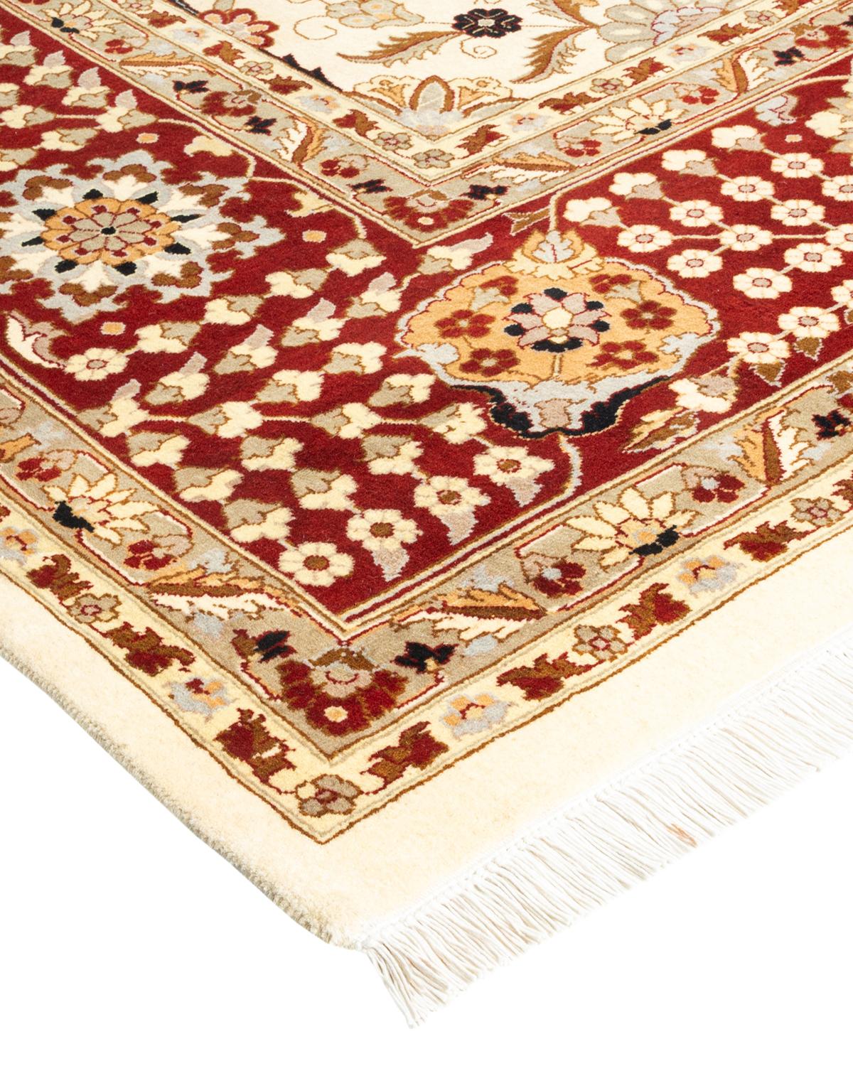 Avec leurs palettes discrètes et leurs motifs à l'envers, les tapis de la collection Mogul apporteront une sophistication intemporelle à n'importe quelle pièce. Influencés par un éventail de motifs turcs, indiens et persans, les artisans qui tissent