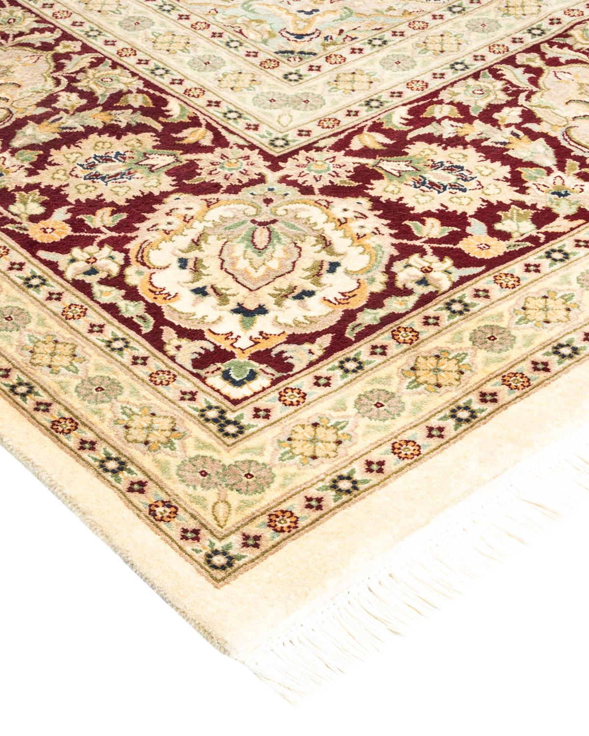 Las alfombras de la colección Mogul, con sus colores discretos y sus diseños en toda la superficie, aportarán una sofisticación atemporal a cualquier habitación. Influenciadas por un espectro de diseños turcos, indios y persas, los artesanos que