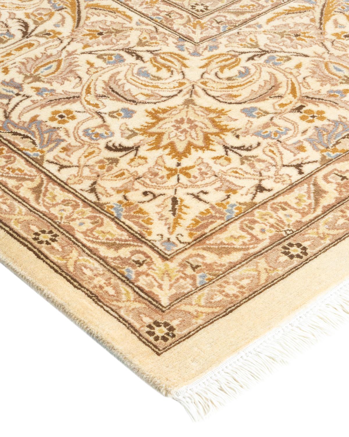 Avec leurs palettes discrètes et leurs motifs à l'envers, les tapis de la collection Mogul apporteront une sophistication intemporelle à n'importe quelle pièce. Influencés par un éventail de motifs turcs, indiens et persans, les artisans qui tissent
