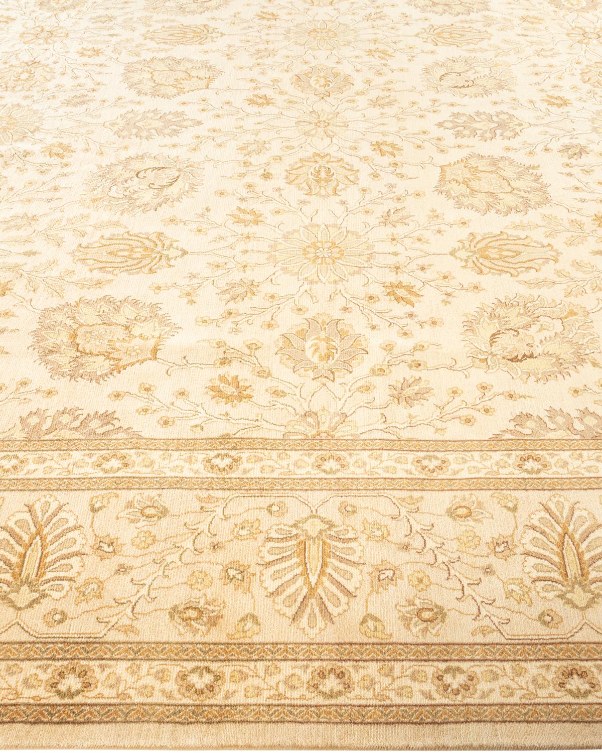 Tappeto orientale Mogul Ivory, unico nel suo genere e annodato a mano In condizioni Nuovo in vendita a Norwalk, CT