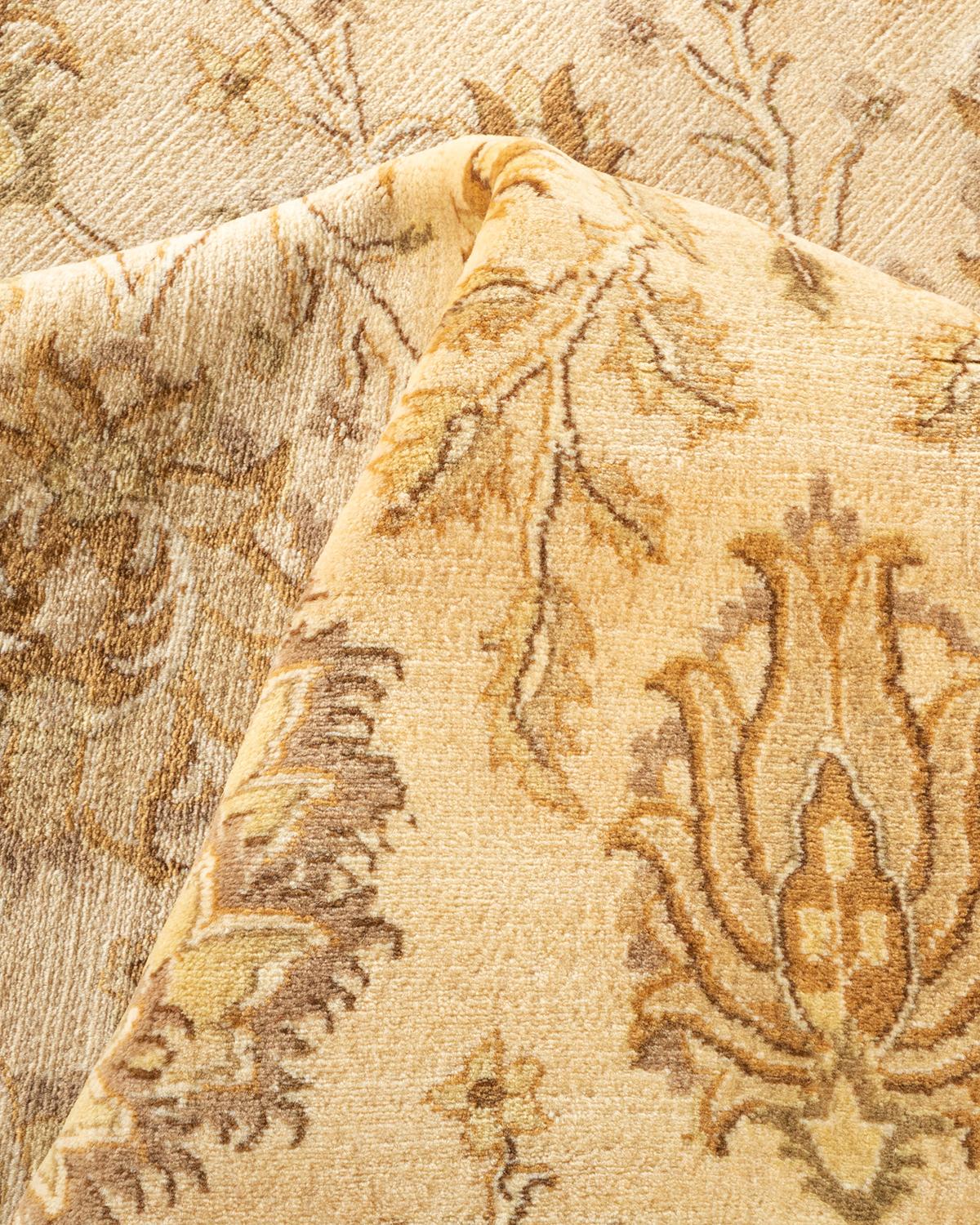 Tappeto orientale Mogul Ivory, unico nel suo genere e annodato a mano in vendita 1