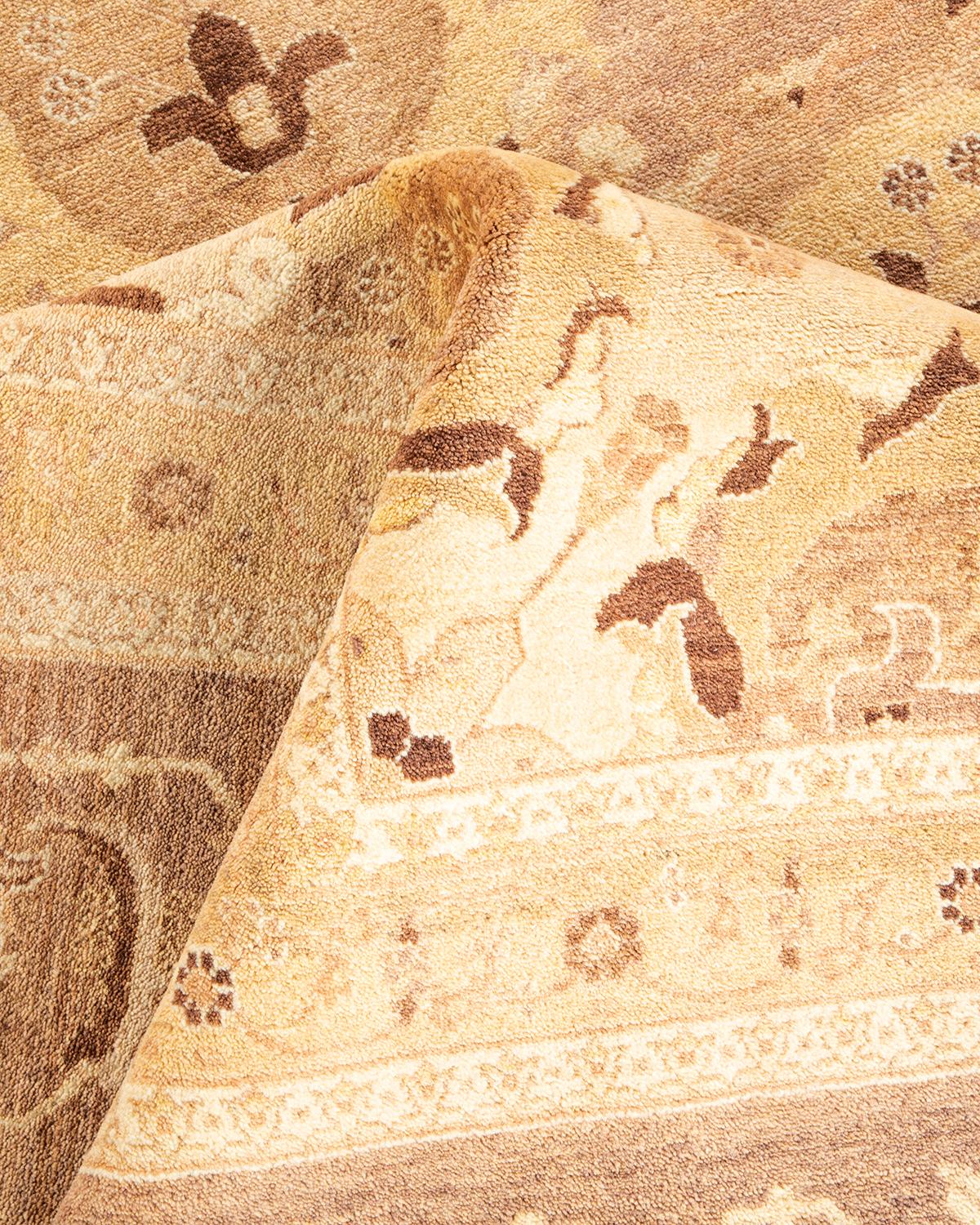 Tappeto orientale Mogul Ivory, unico nel suo genere e annodato a mano in vendita 1