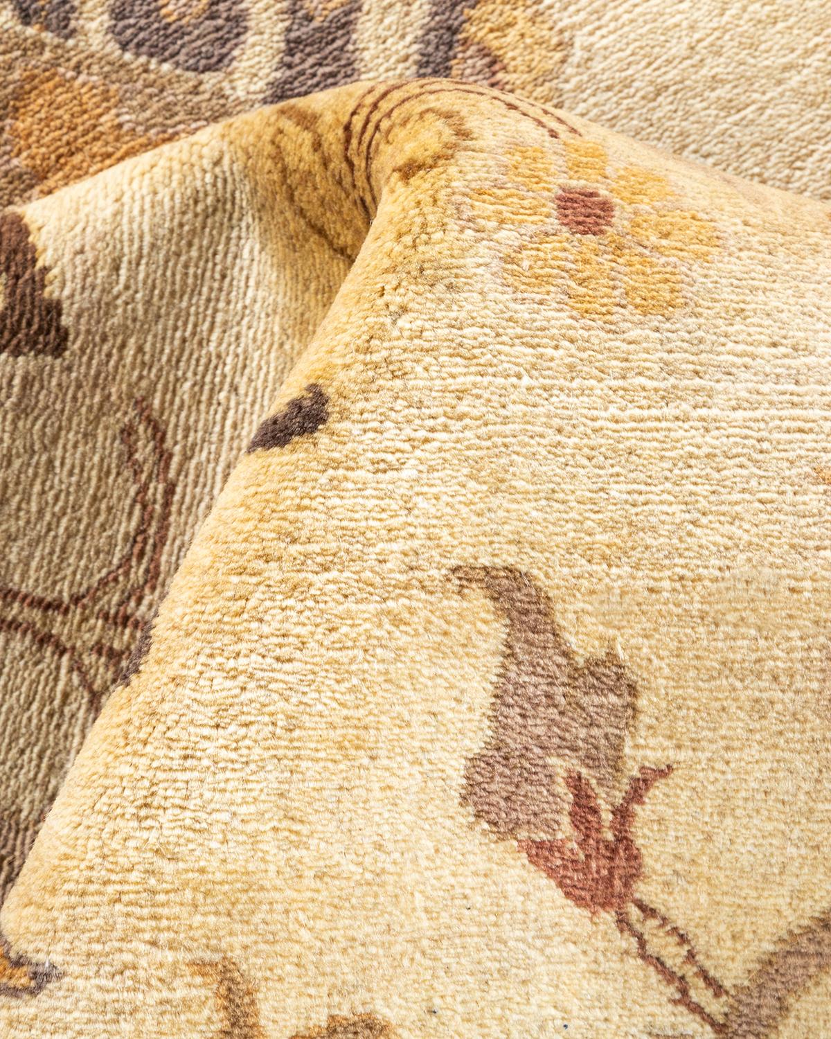 Tapis Oriental Mogul ivoire noué à la main unique en son genre en vente 1