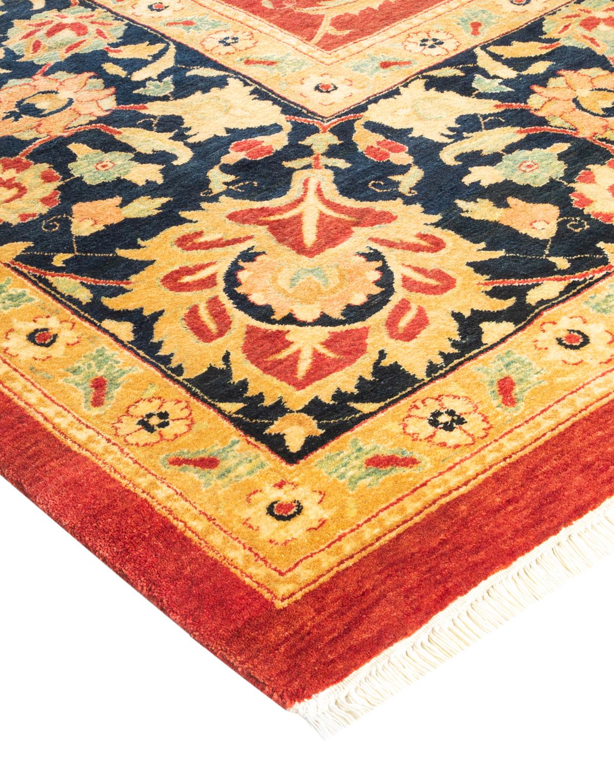Die Teppiche der Mogul-Kollektion bringen mit ihren zurückhaltenden Farben und Allover-Mustern zeitlose Eleganz in jeden Raum. Beeinflusst von einem Spektrum türkischer, indischer und persischer Designs, lassen die Kunsthandwerker, die diese