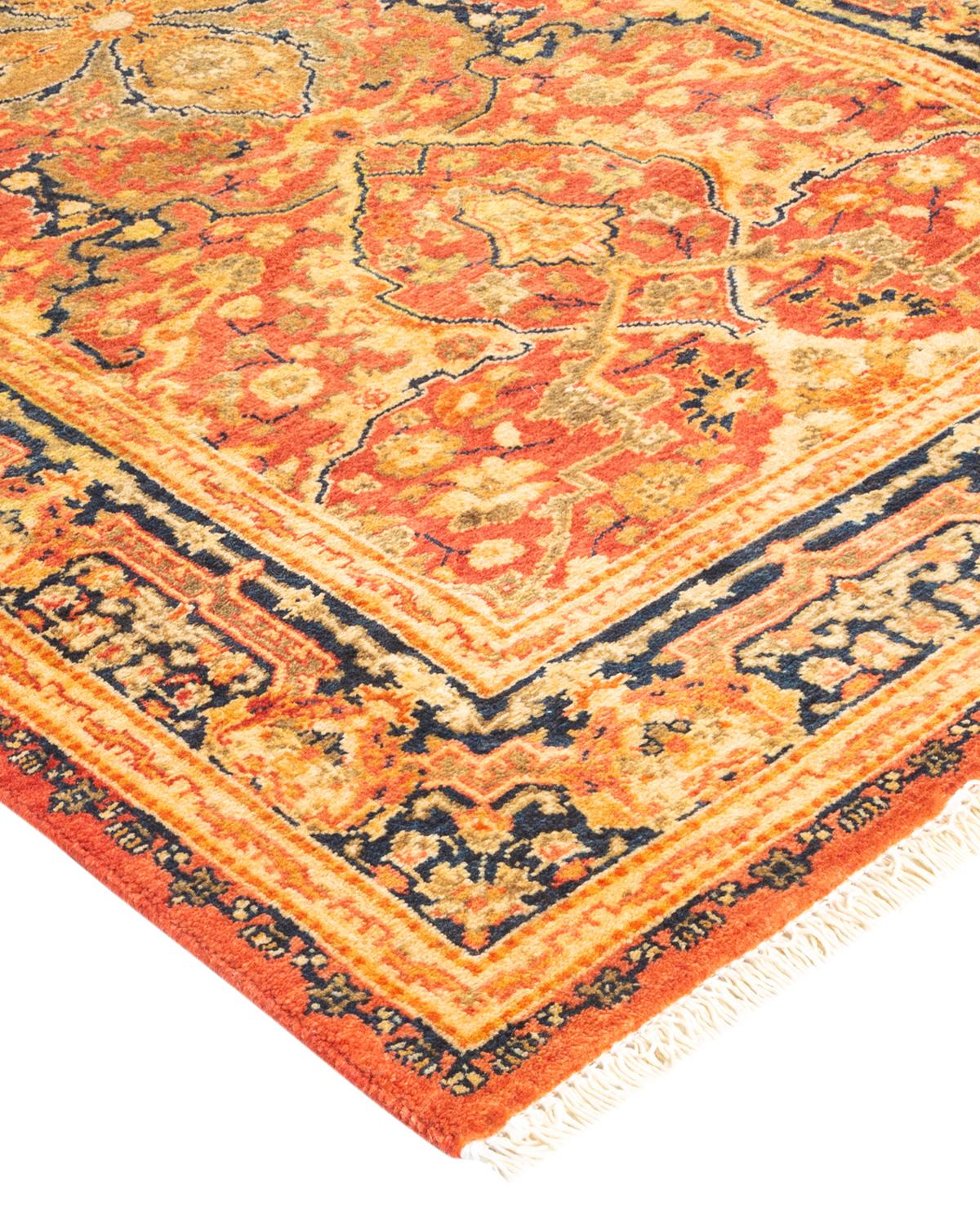 Die Teppiche der Mogul-Kollektion bringen mit ihren dezenten Farben und Allover-Mustern zeitlose Eleganz in jeden Raum. Beeinflusst von einem Spektrum türkischer, indischer und persischer Designs, lassen die Kunsthandwerker, die diese Wollteppiche