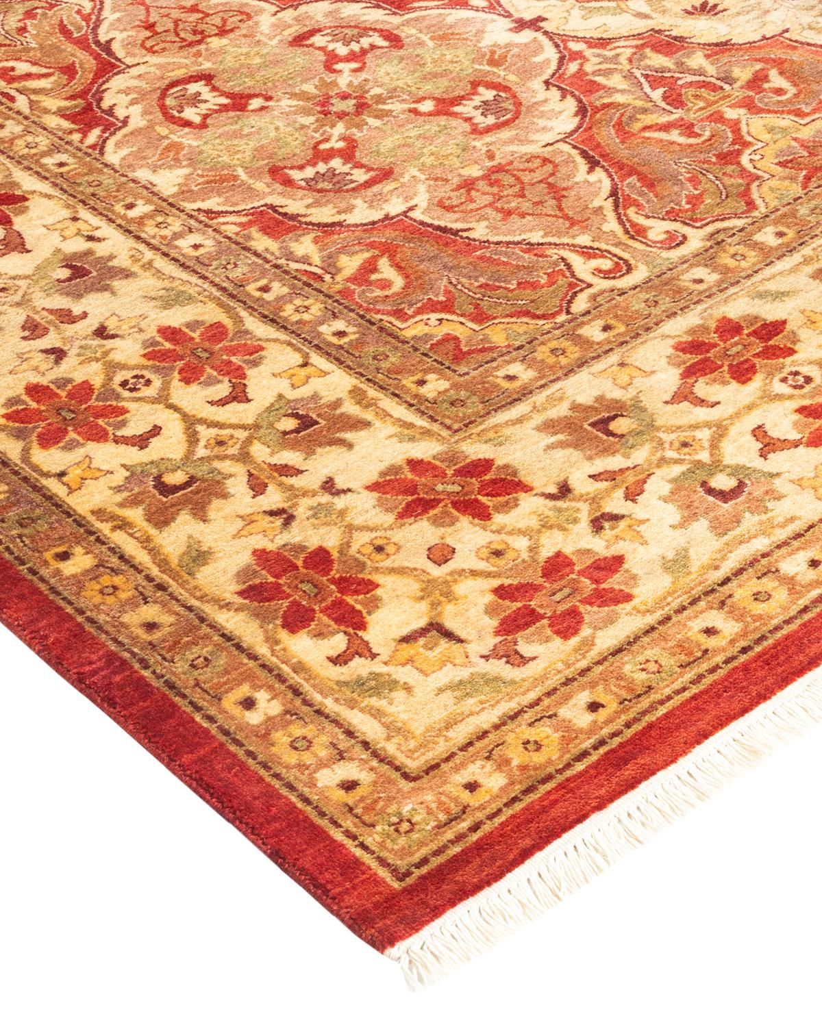 Die Teppiche der Mogul-Kollektion bringen mit ihren zurückhaltenden Farben und Allover-Mustern zeitlose Eleganz in jeden Raum. Beeinflusst von einem Spektrum türkischer, indischer und persischer Designs, lassen die Kunsthandwerker, die diese