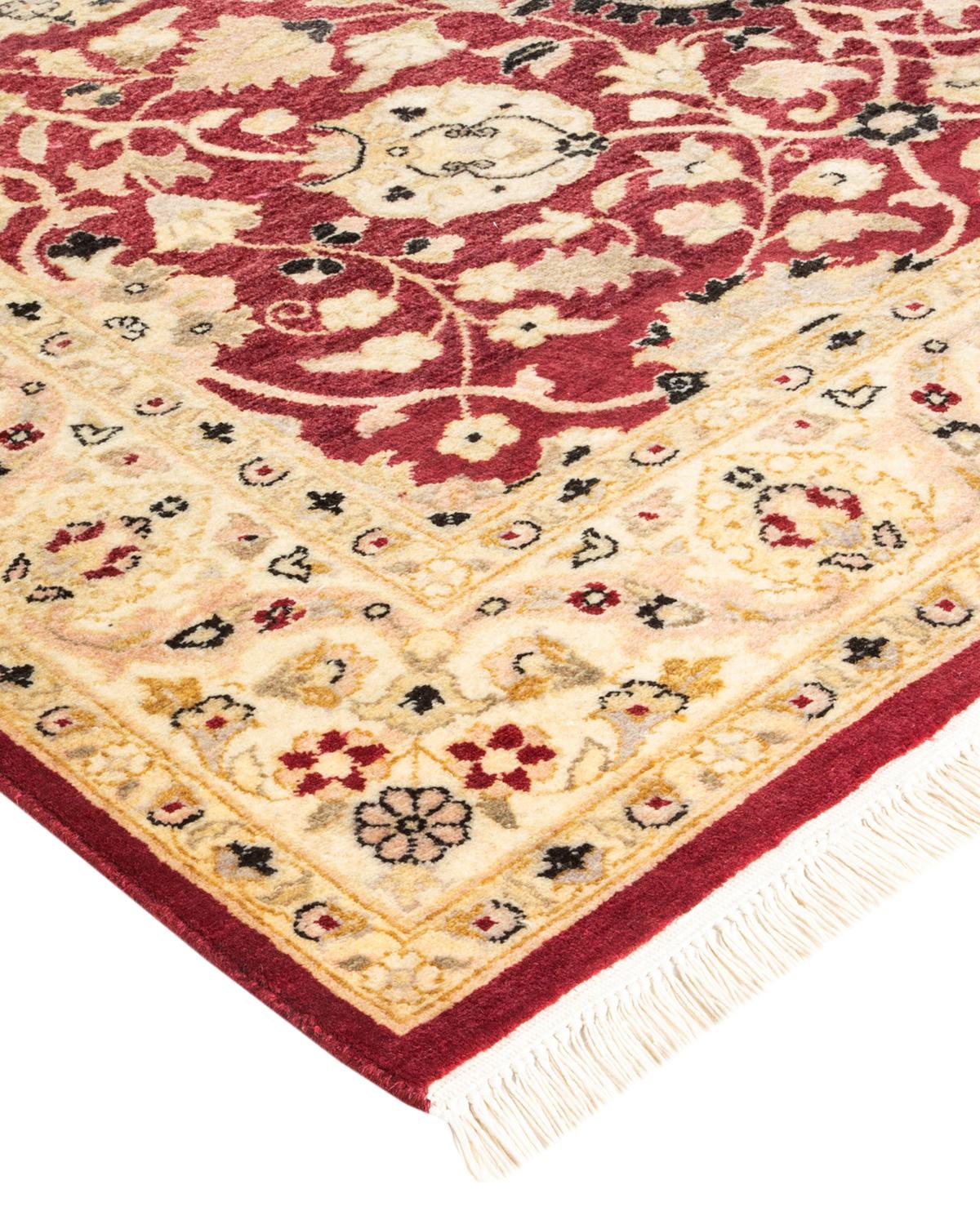 Avec leurs palettes discrètes et leurs motifs à l'envers, les tapis de la collection Mogul apporteront une sophistication intemporelle à n'importe quelle pièce. Influencés par un éventail de motifs turcs, indiens et persans, les artisans qui tissent