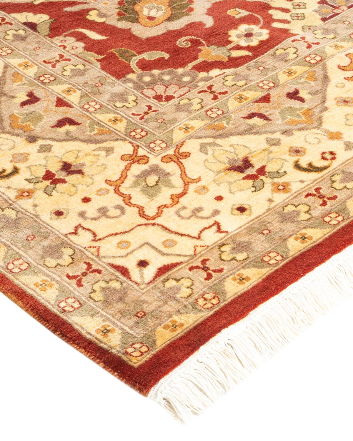 Die Teppiche der Mogul-Kollektion bringen mit ihren zurückhaltenden Farben und Allover-Mustern zeitlose Eleganz in jeden Raum. Beeinflusst von einem Spektrum türkischer, indischer und persischer Designs, lassen die Kunsthandwerker, die diese