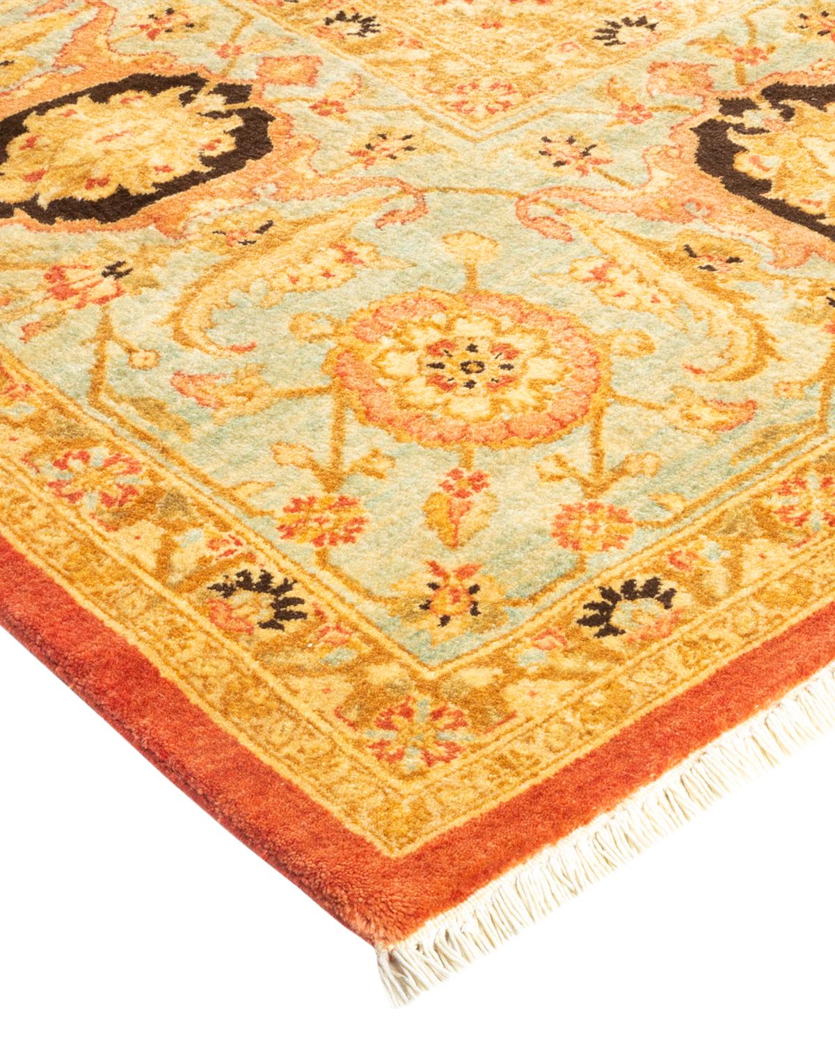 Die Teppiche der Mogul-Kollektion bringen mit ihren zurückhaltenden Farben und Allover-Mustern zeitlose Eleganz in jeden Raum. Beeinflusst von einem Spektrum türkischer, indischer und persischer Designs, lassen die Kunsthandwerker, die diese