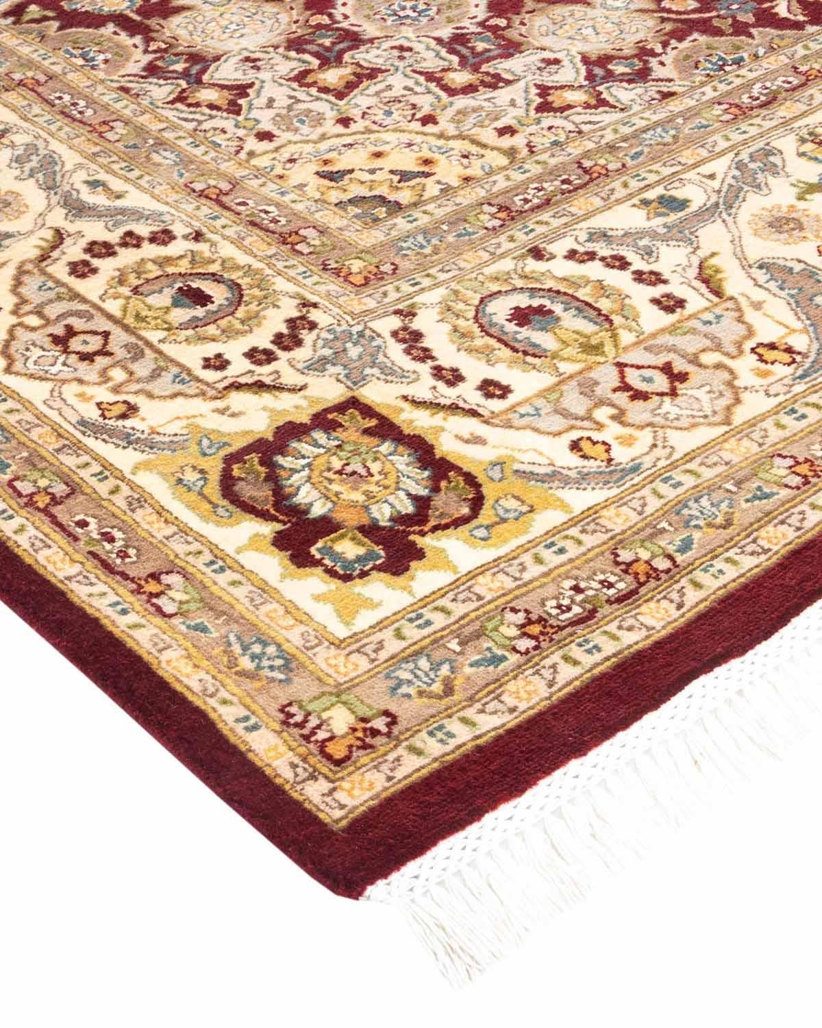 Las alfombras de la colección Mogul, con sus colores discretos y sus diseños en toda la superficie, aportarán una sofisticación atemporal a cualquier habitación. Influenciadas por un espectro de diseños turcos, indios y persas, los artesanos que