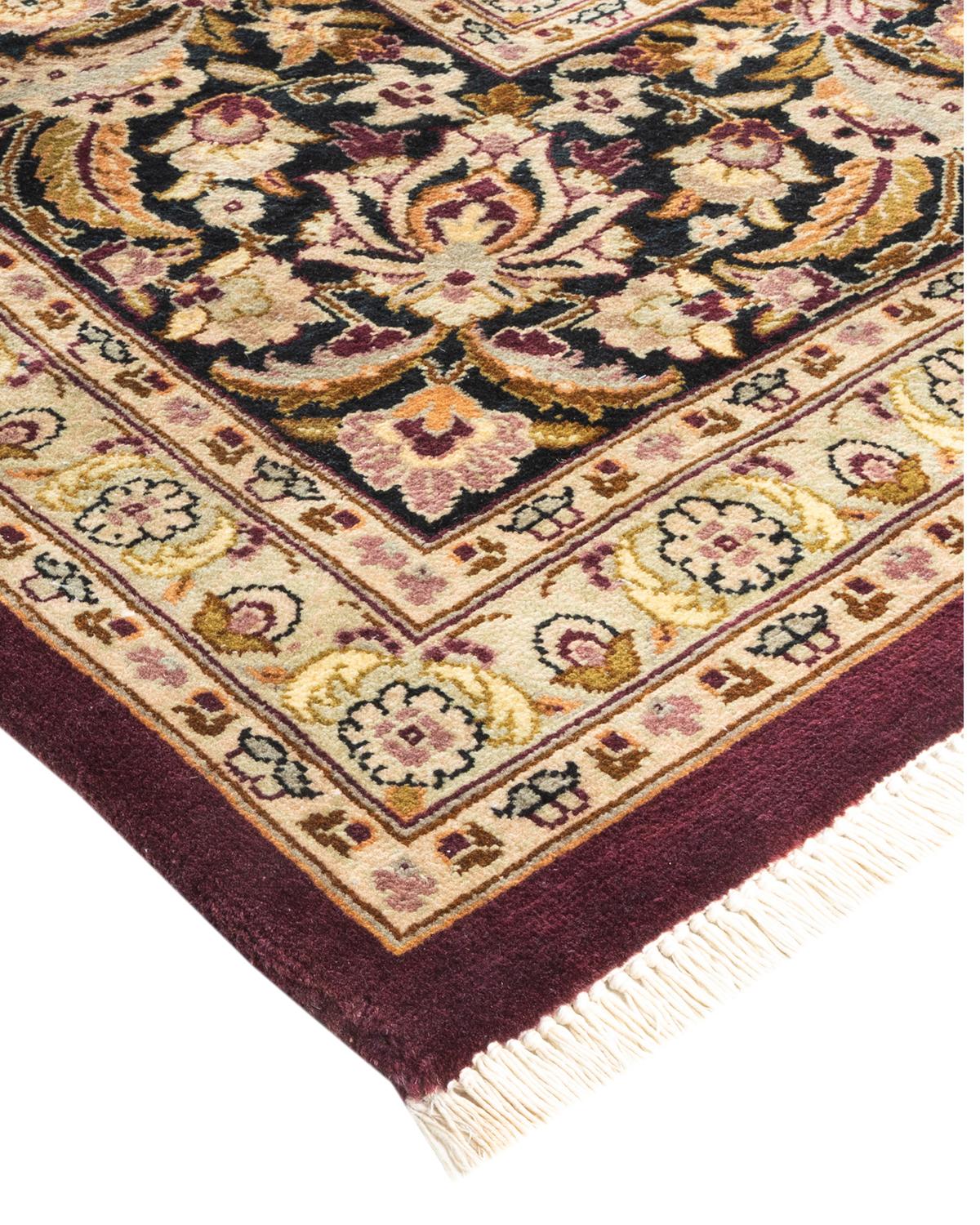 Avec leurs palettes discrètes et leurs motifs à l'envers, les tapis de la collection Mogul apporteront une sophistication intemporelle à n'importe quelle pièce. Influencés par un éventail de motifs turcs, indiens et persans, les artisans qui tissent