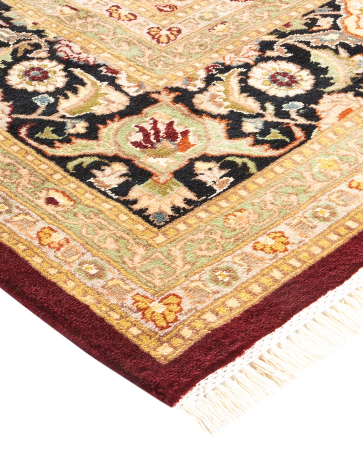 Die Teppiche der Mogul-Kollektion bringen mit ihren zurückhaltenden Farben und Allover-Mustern zeitlose Eleganz in jeden Raum. Beeinflusst von einem Spektrum türkischer, indischer und persischer Designs, lassen die Kunsthandwerker, die diese