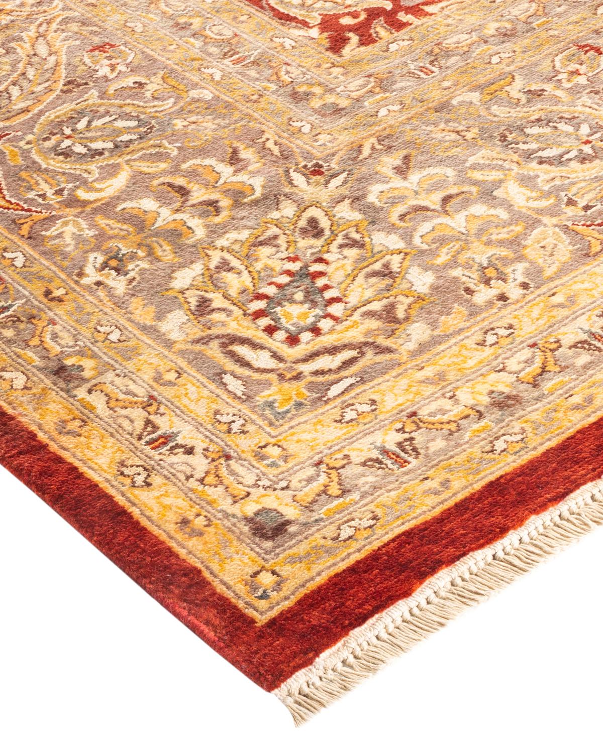 Die Teppiche der Mogul-Kollektion bringen mit ihren zurückhaltenden Farben und Allover-Mustern zeitlose Eleganz in jeden Raum. Beeinflusst von einem Spektrum türkischer, indischer und persischer Designs, lassen die Kunsthandwerker, die diese